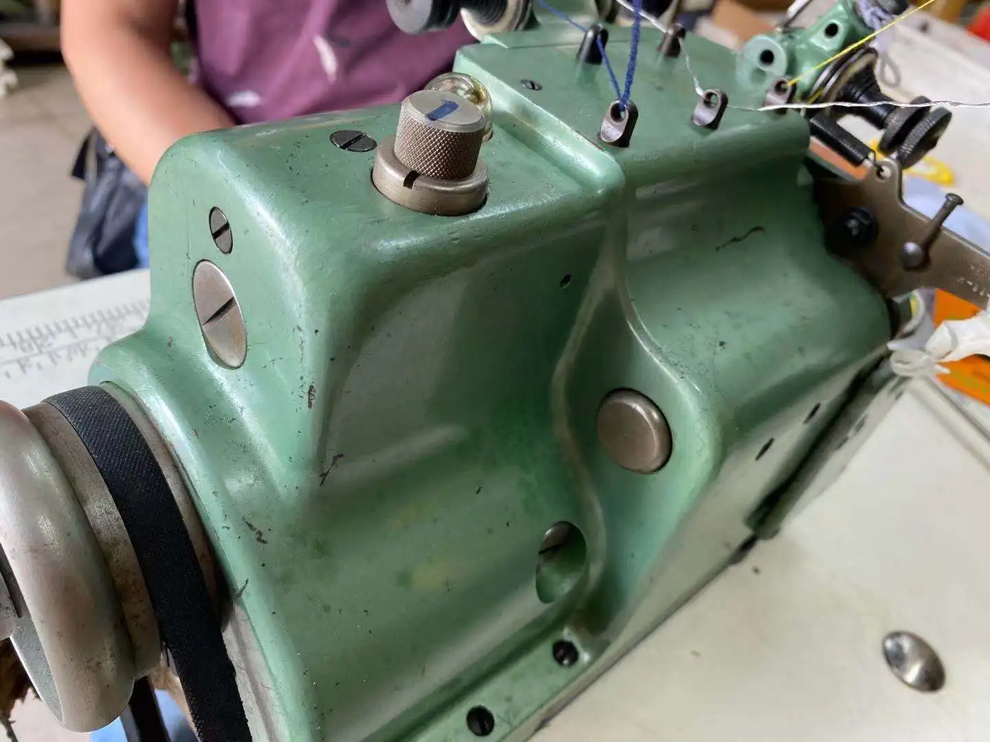 Secondhand merrow MG-3D arm badge armband shoe overlock machine Epaulet embroider machine