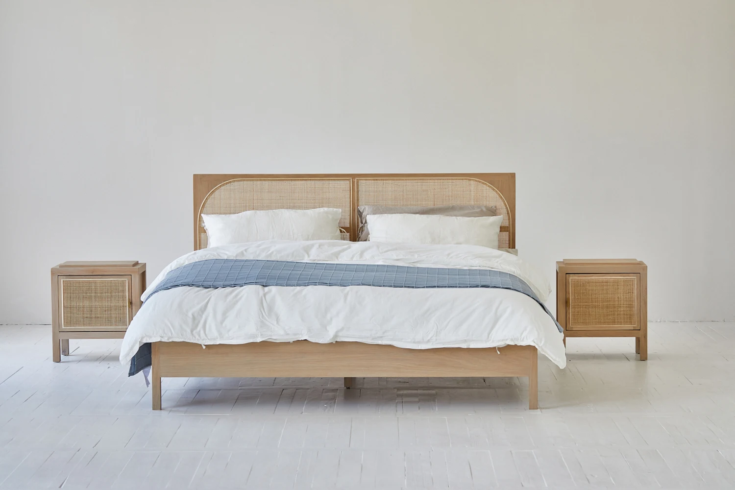 Nordic boho Country Style organic Furniture Modern Minimalist Rattan Bed Handmade of  Reclaimed Oak Eco-friendly Rustic Wood Bed