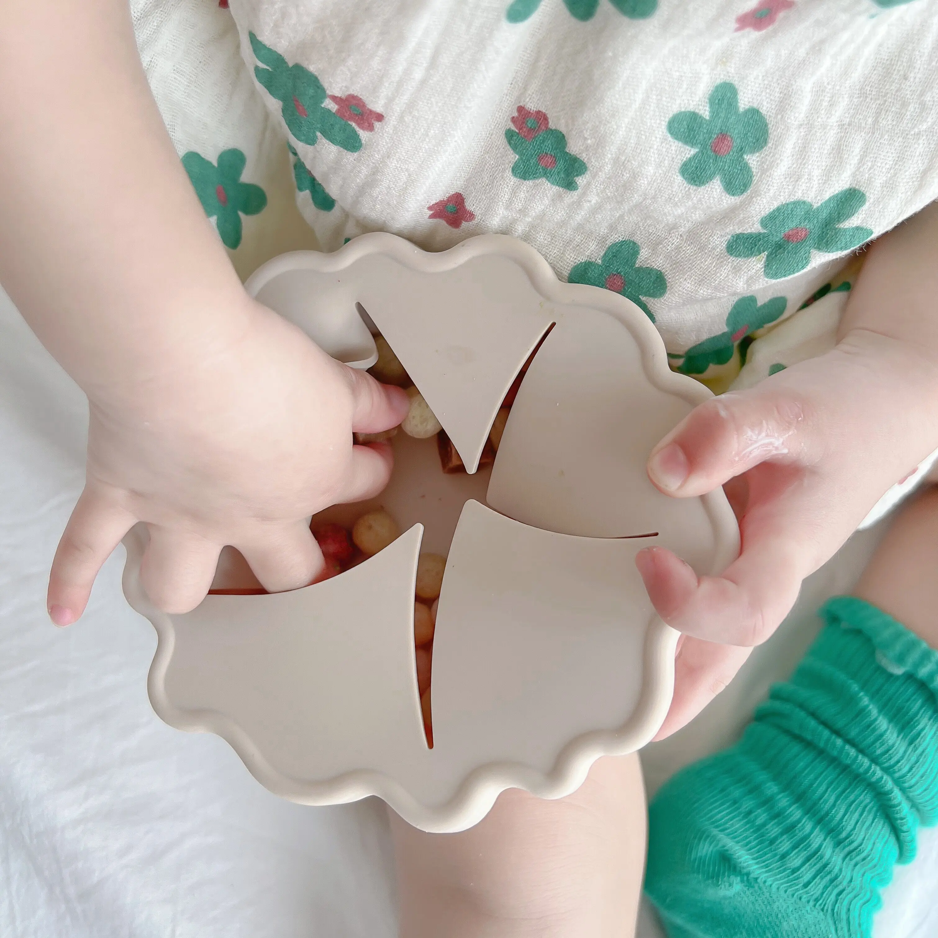BSCI Certified Wholesale Customizable Safe Non Toxic Fall Resistant and Easy to Clean Baby Feeding Silicone Bowl