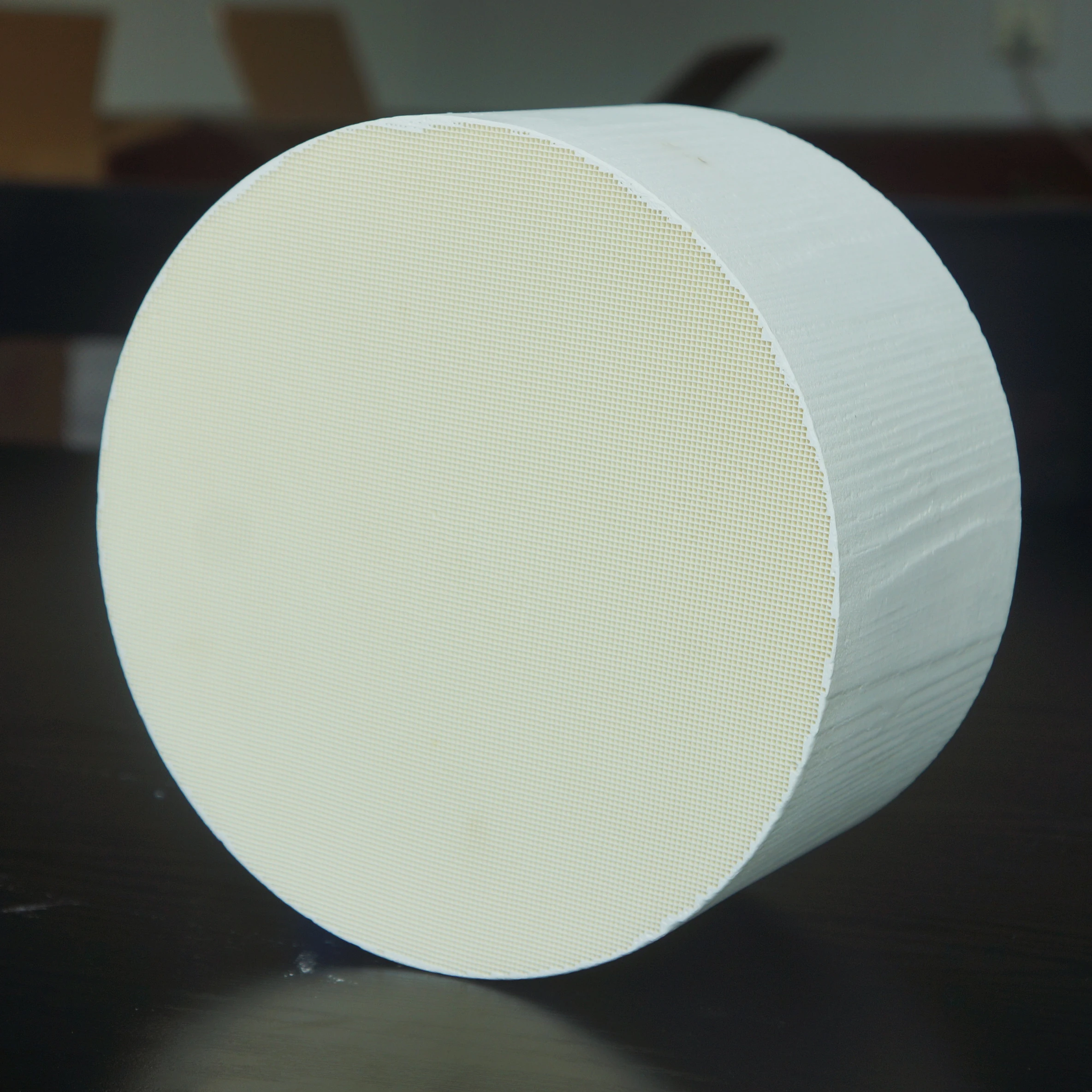 Honeycomb ceramic monolith DOC diesel oxidation substrate catalyst for cars exhaust