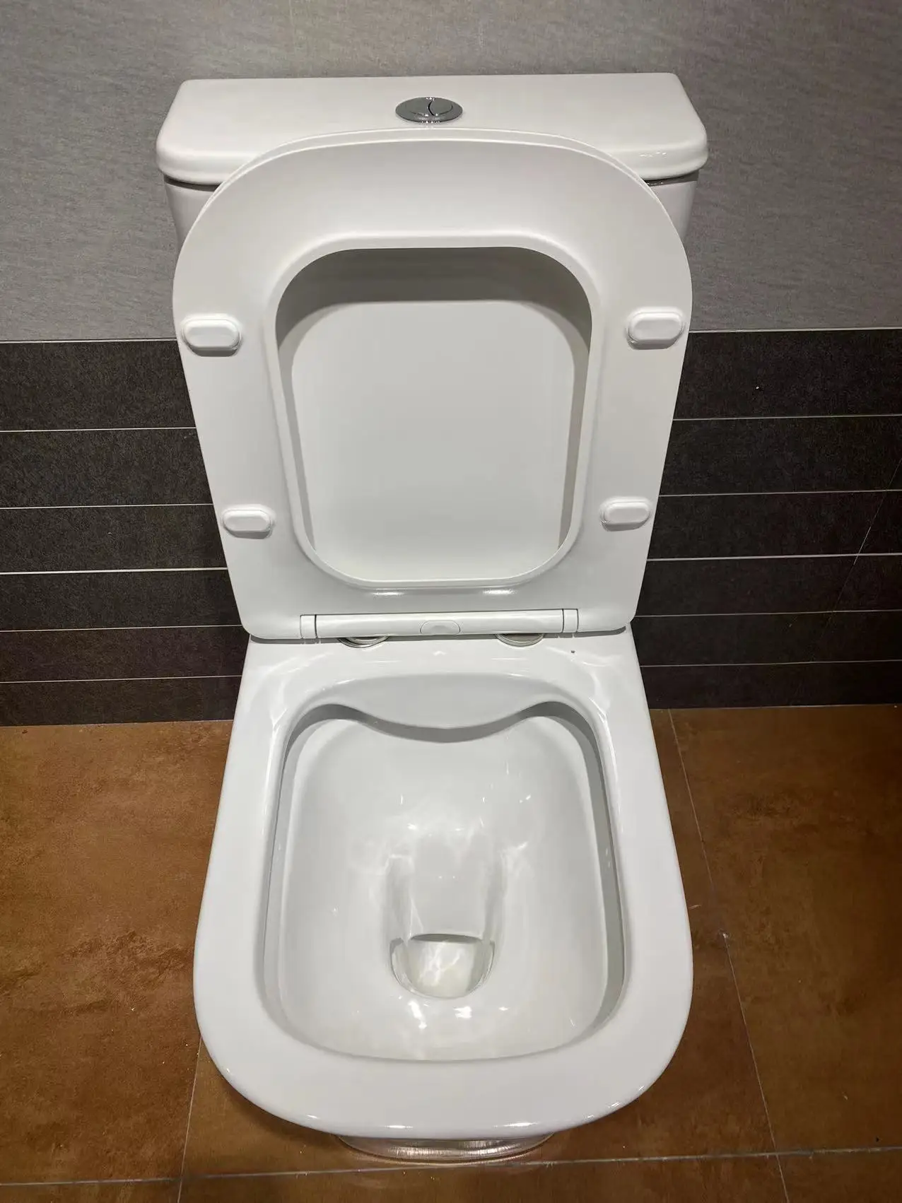 Ceramic Bathroom Toilet Sanitary Ware / European Style Standard Toilet /Tow Pieces Toilet