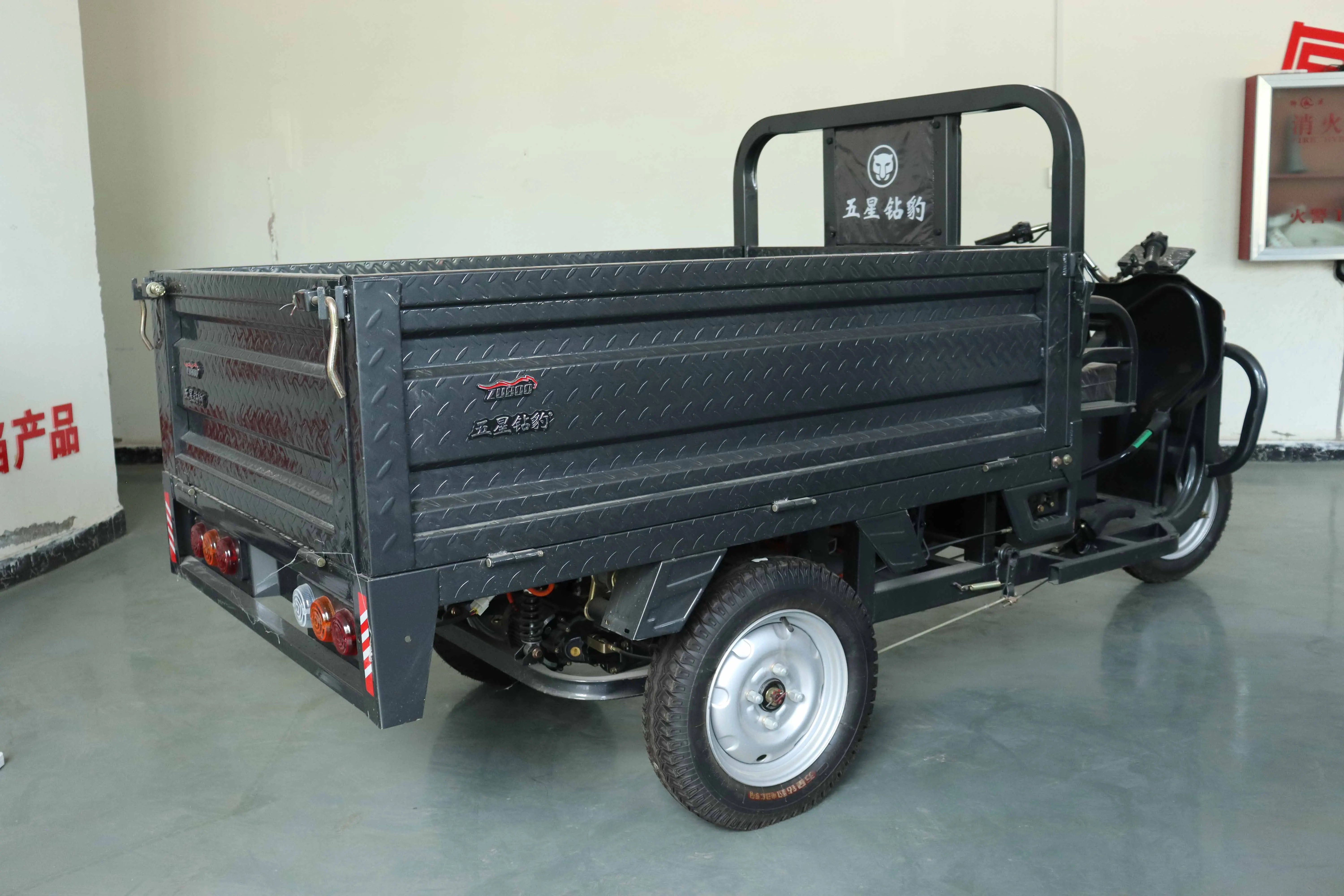 New design Cargo Tricycle 1000W 60V Loading Cargo Open Model Tricycle Suitable For Adults high quality