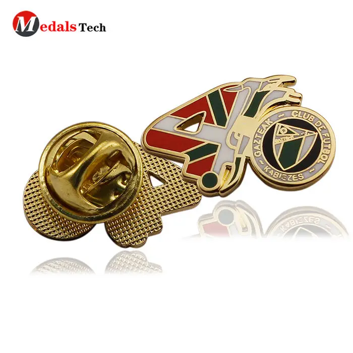 2023 hot football club souvenir pins customized gold plated metal badge
