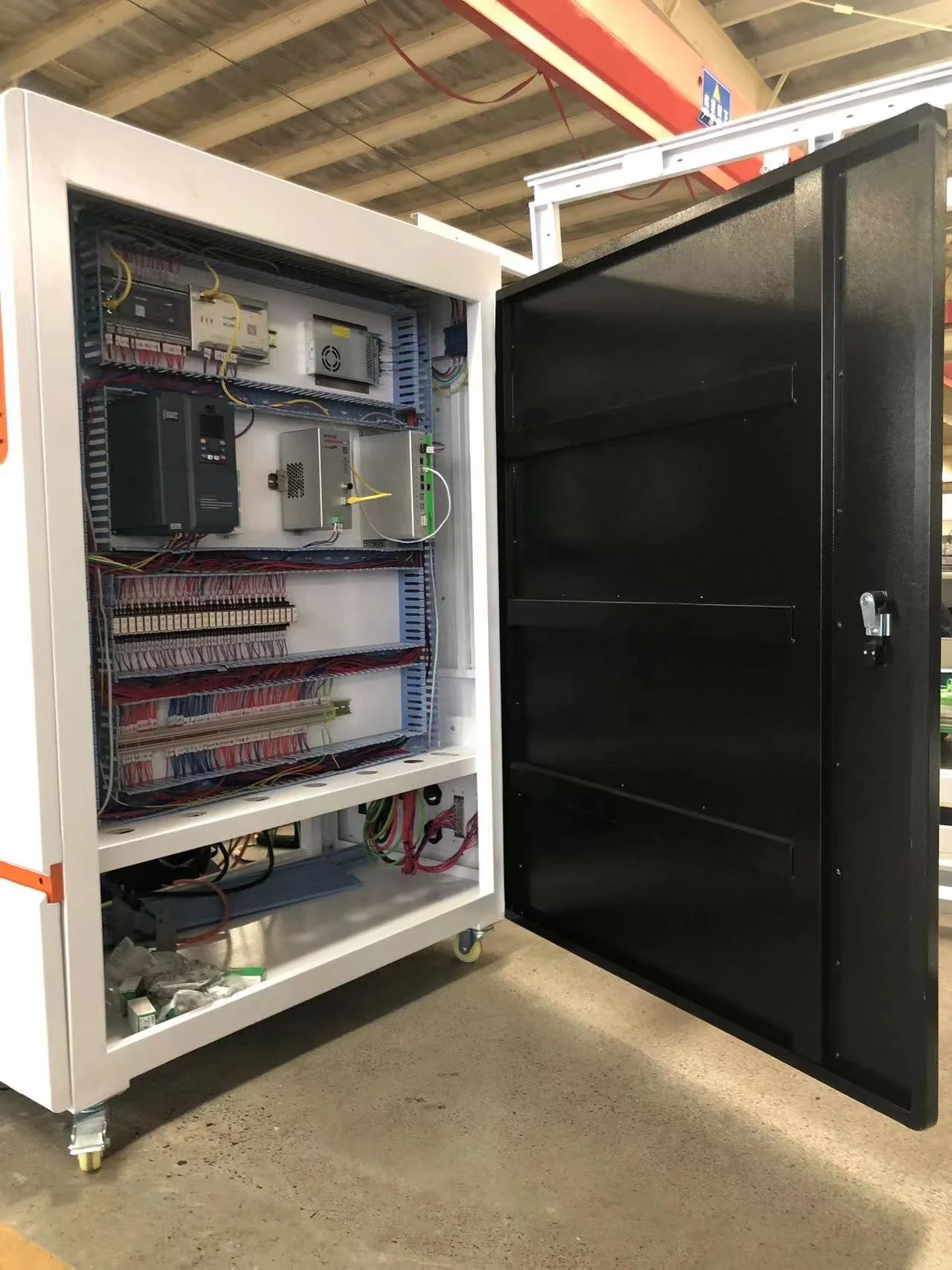 Factory Price Fiber Laser Cutting Machine Iron Cutting Machine Laser 6000w Exchange Table