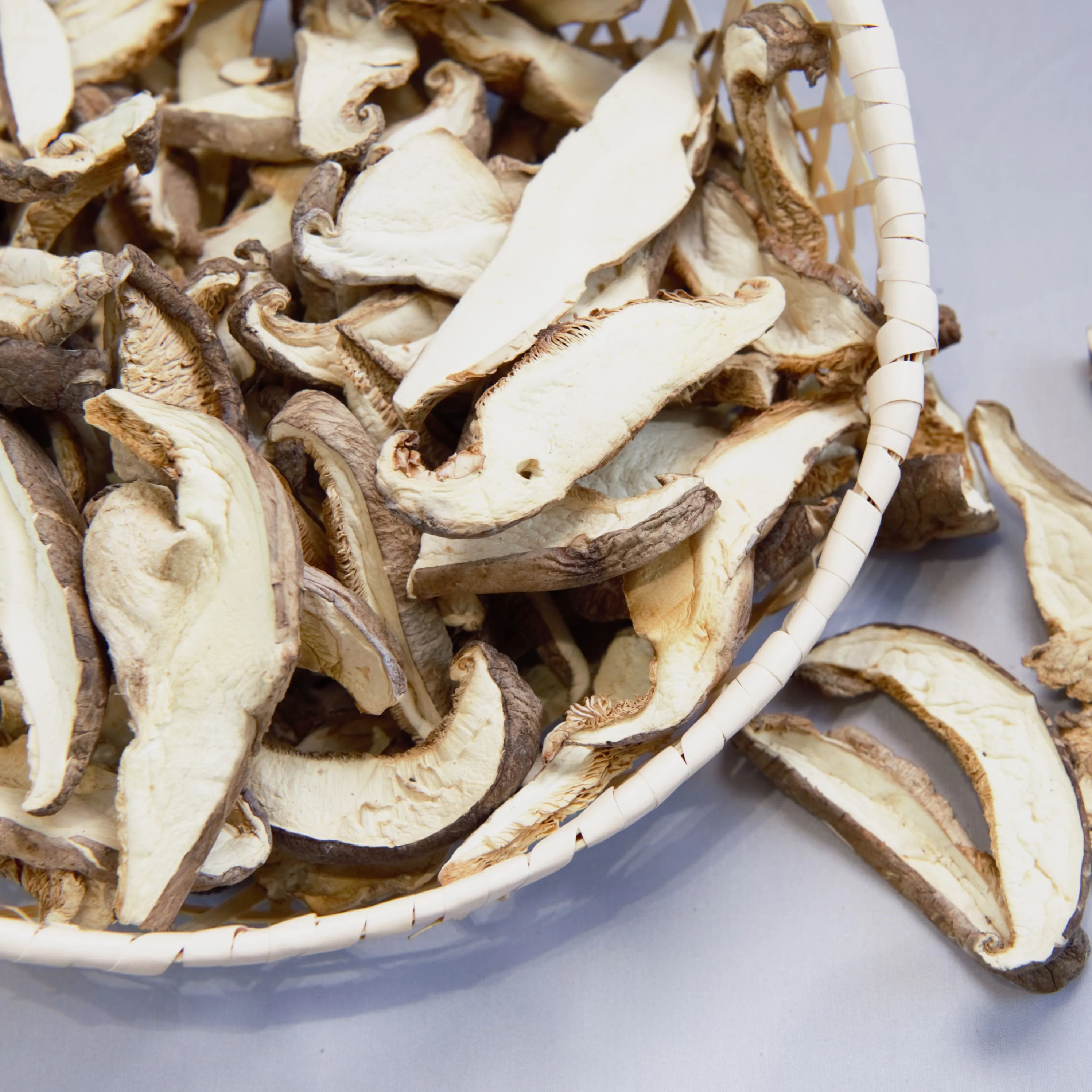 Высококачественные Свежие Кусочки сушеных грибов Shiitake