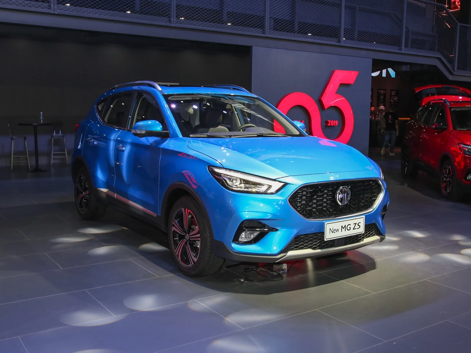 China 2023 New MG ZS Safe Oil Car with 5 Seats 4 Wheels 175km/h High Speed