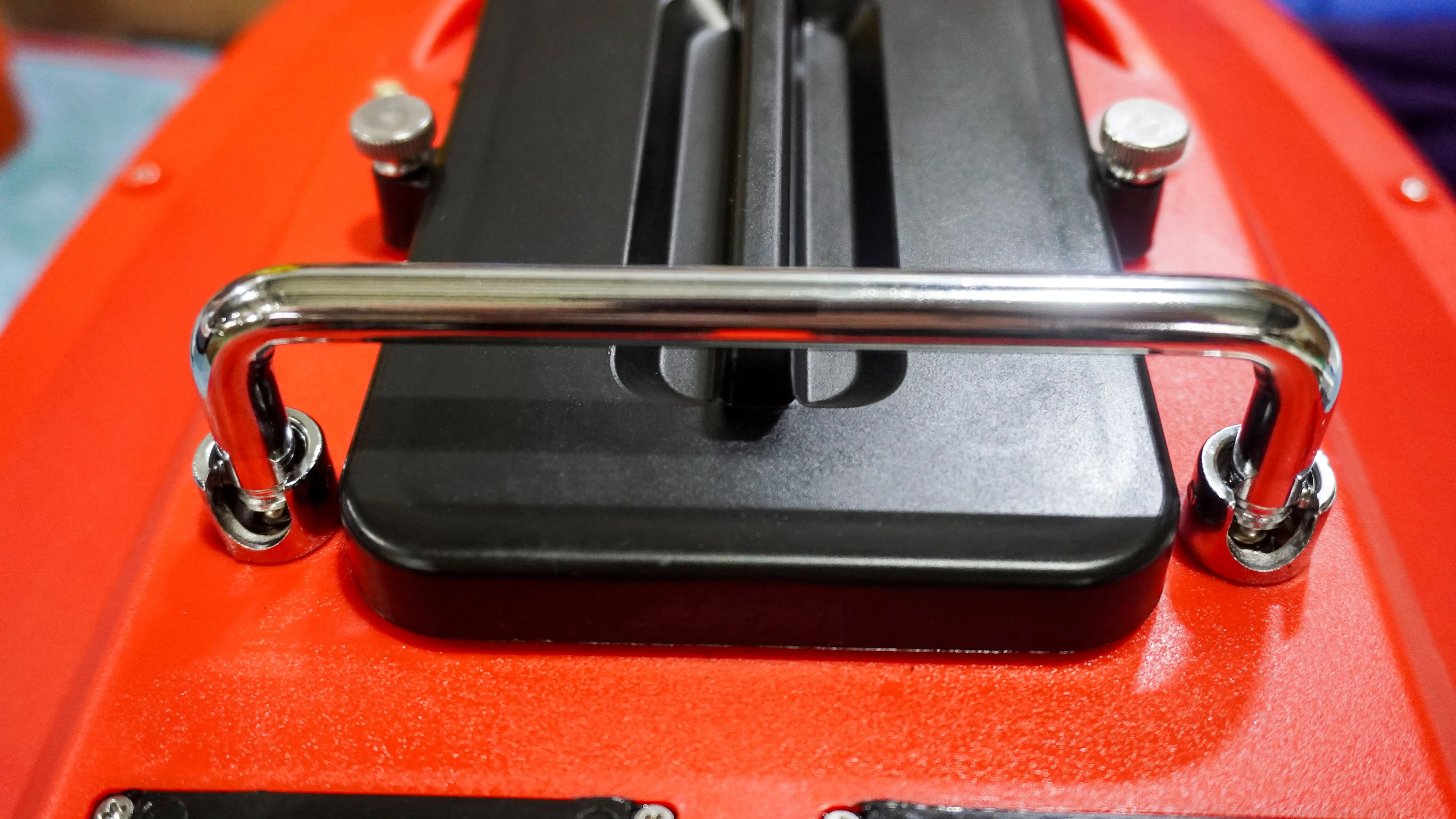 12V high-speed fishing bait boat with large capacity and GPS