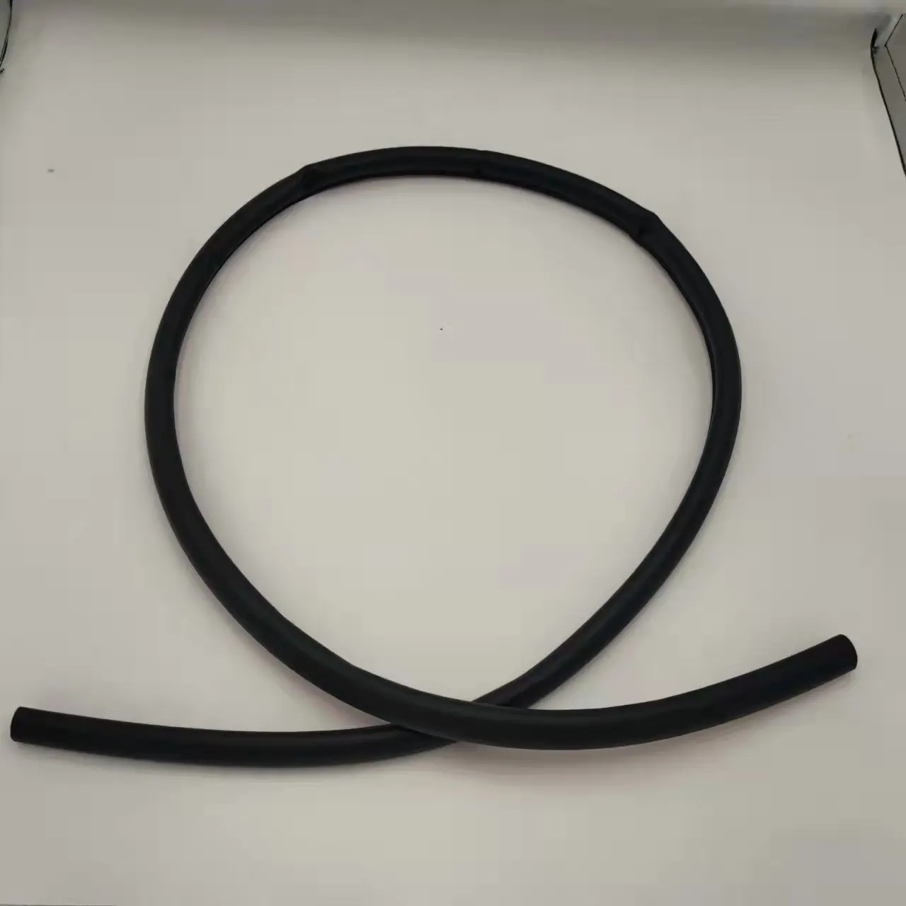 1090509-00-D M3 Right rear rubber closed cell silicone car frame edge strip for tesla