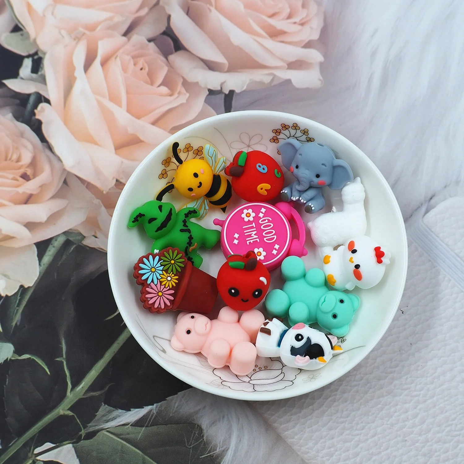 Best Selling Food Grade DIY Beadabl Pens Cartoon Animal Whale Wholesale 3d Focal silicone,pvc beads