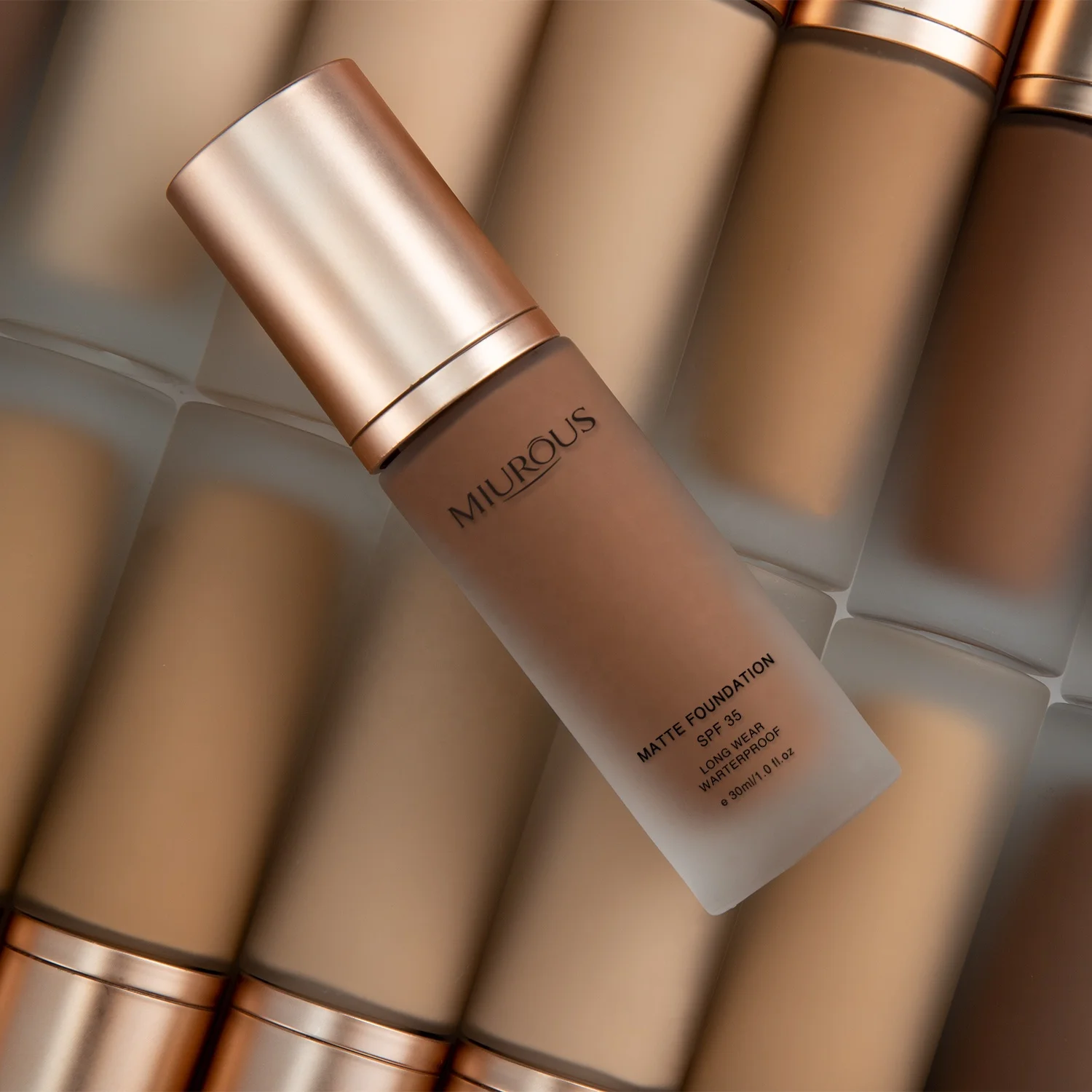 ODM OEM 2 в 1 солнцезащитный блок SPF 35, невесомое покрытие, двойной длинный износ, матовая основа, темная кожа