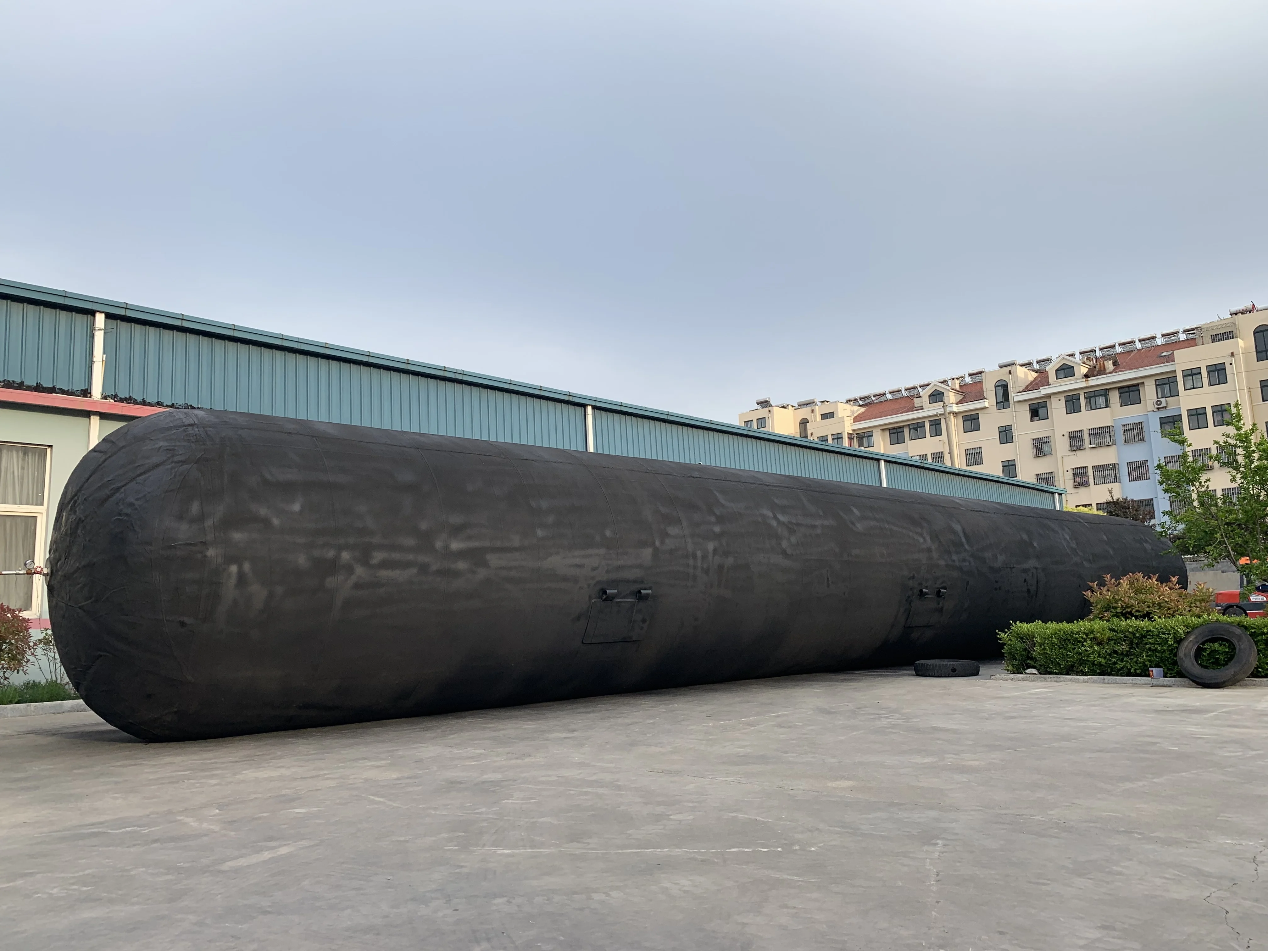 Custom size floating inflatable marine salvage lift bags