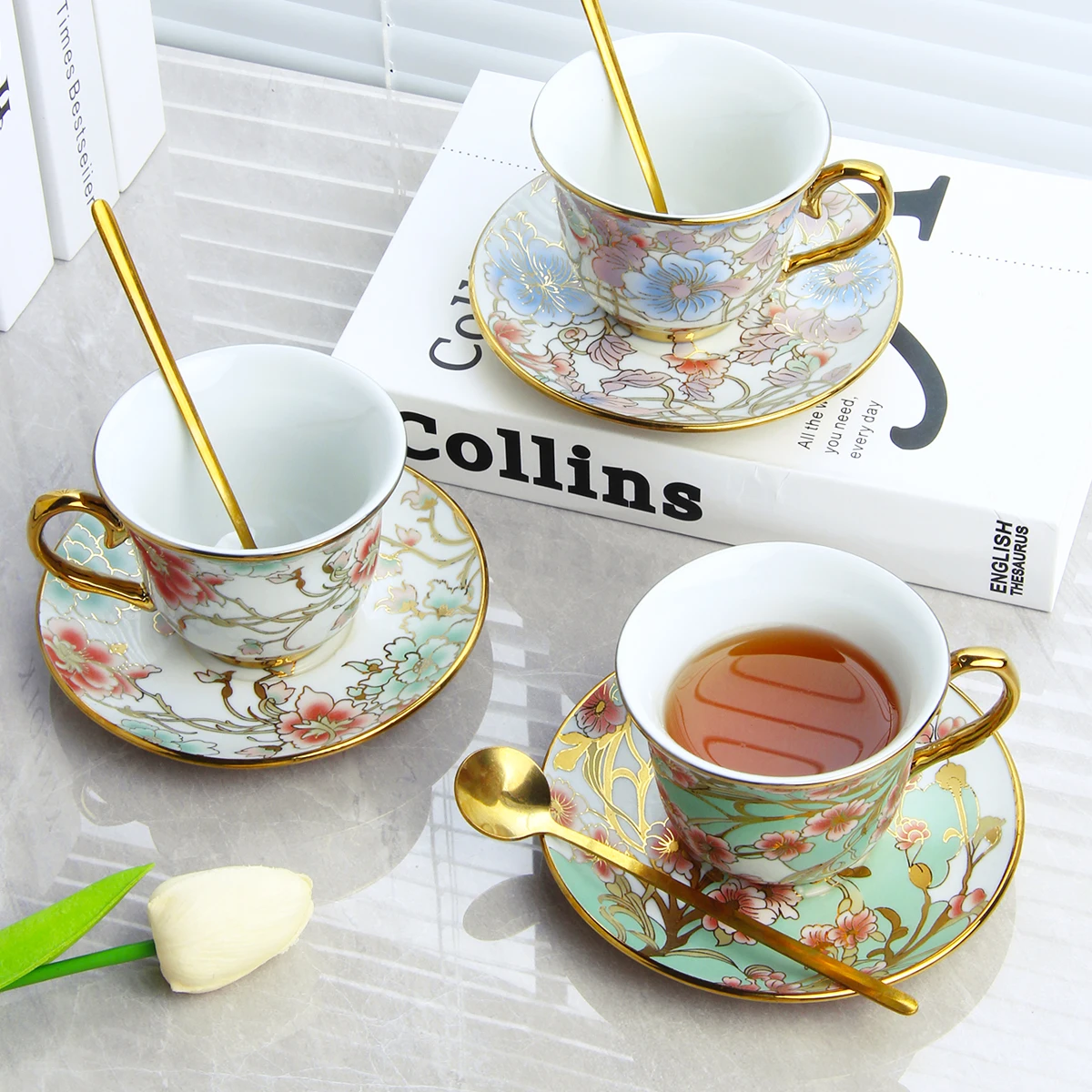 Ceramic Tea Coffee Cups Gold Rim Flower Bone China Tea Tray Set with Lid Gold Rim Turkey Reusable Tea Cups
