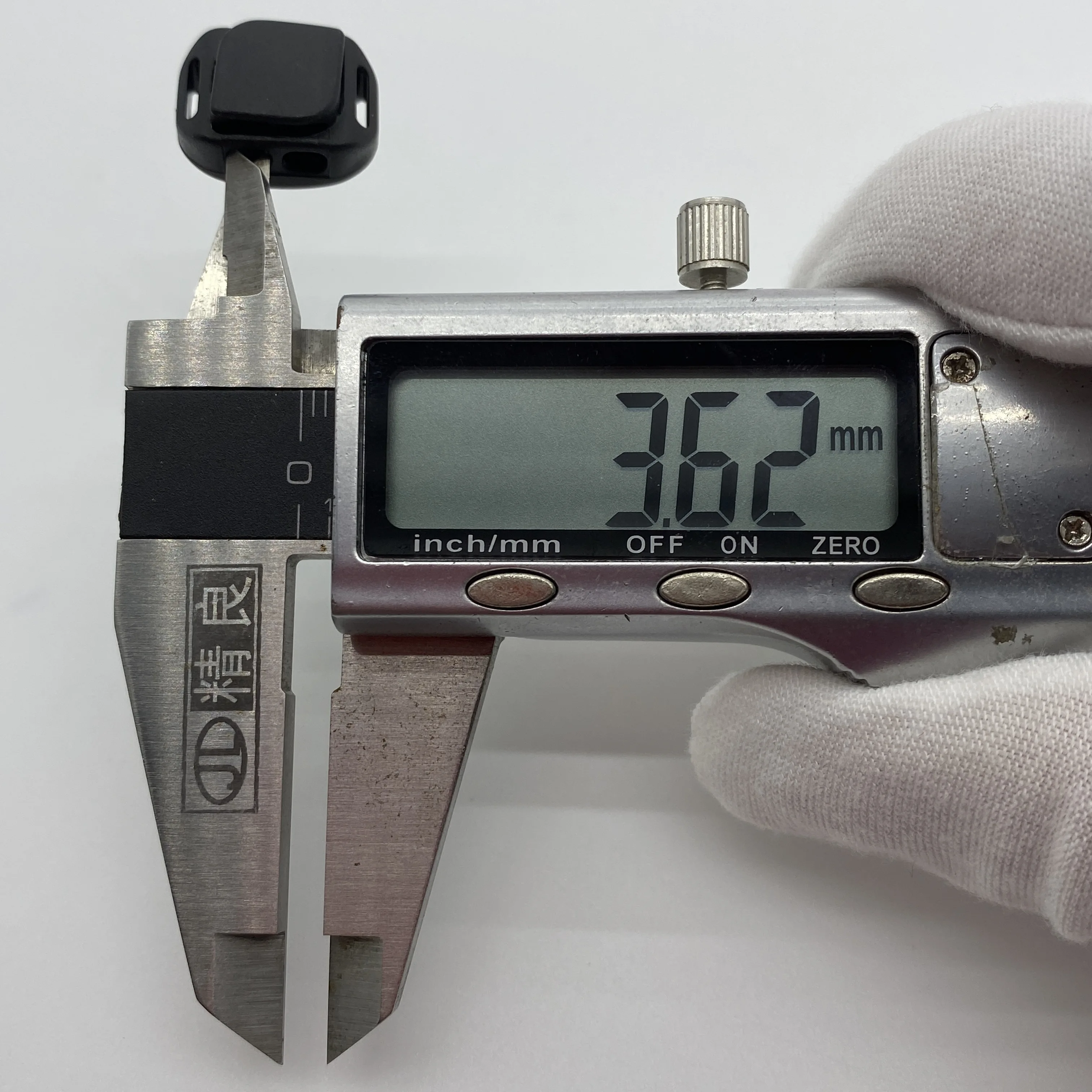 Пружинный шнур, пластиковая пробка и концы веревки, замок для тканей, спортивных сумок