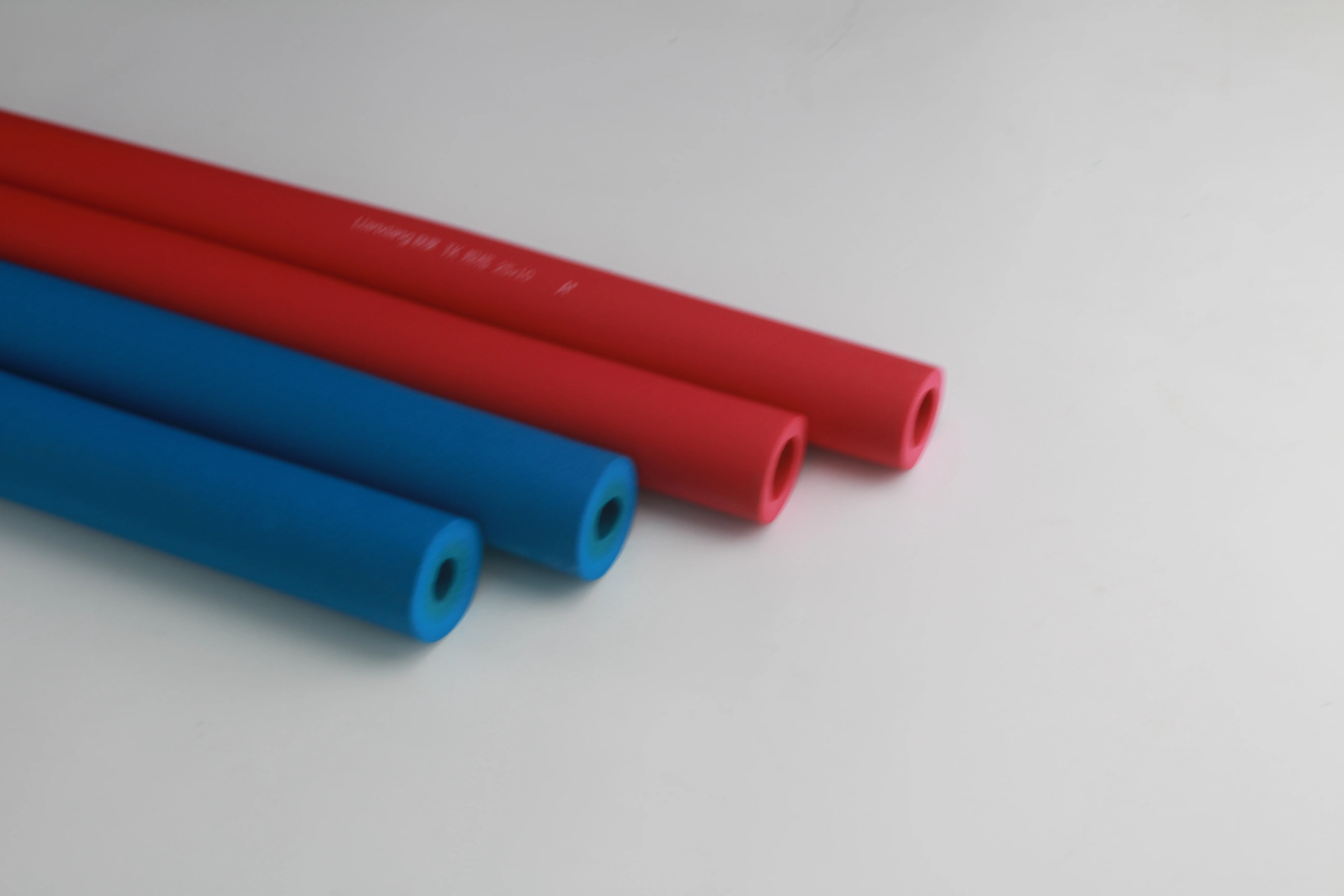High Quality Black Closed-Cell Foam Rubber Insulation Tube for Hot Water Pipe in HVAC Systems