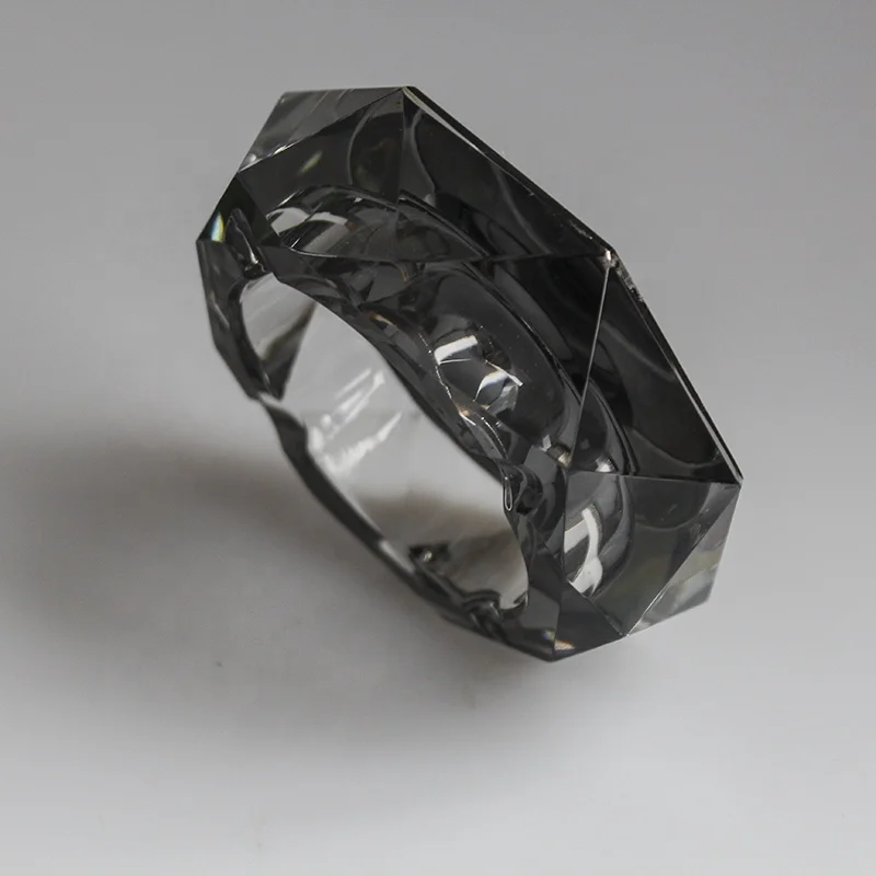 Wholesale Octagonal Cigarette Ashtray Black Crystal Ashtray For Business Gifts