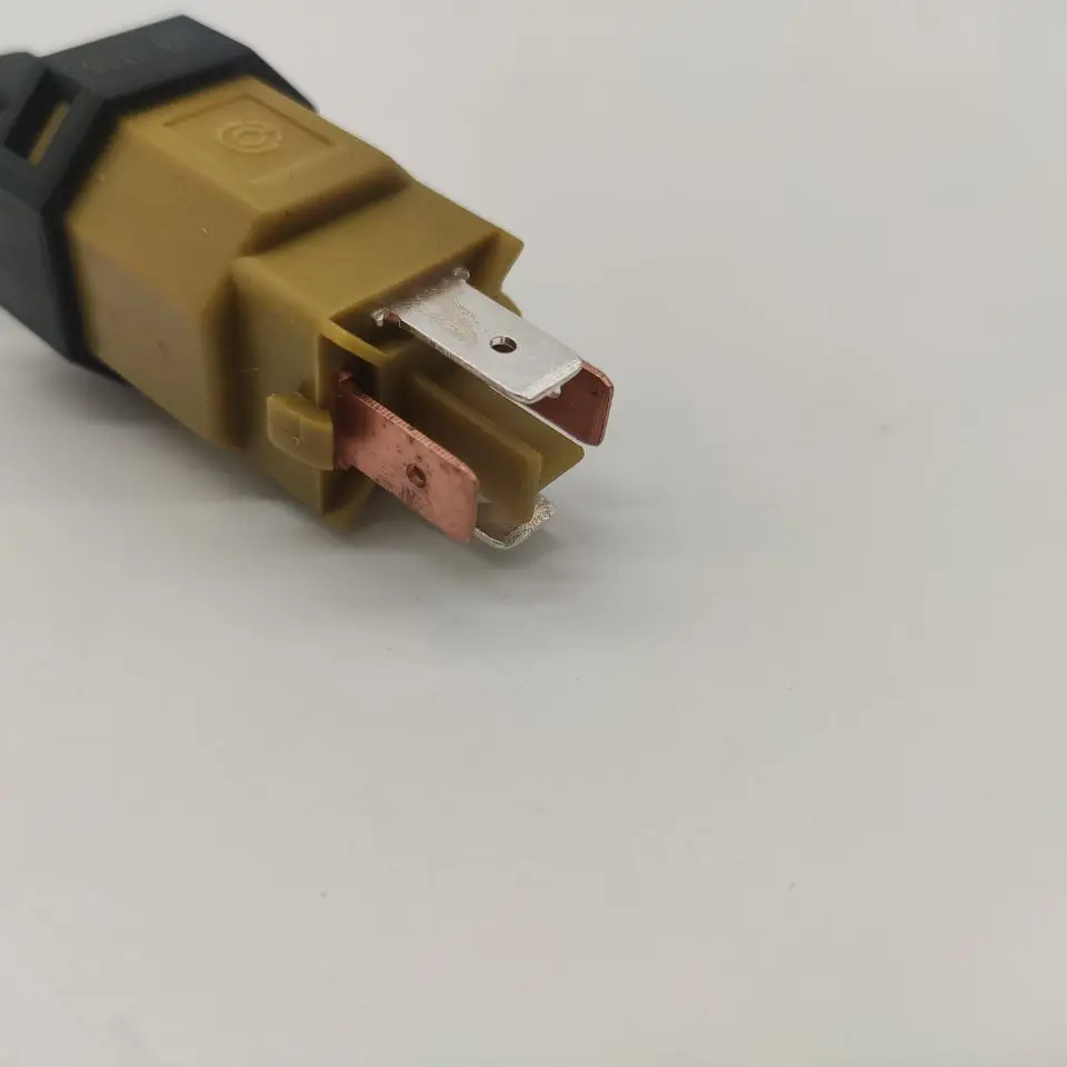 S18-3720030 Brake Light Switch For CHERY tiggo3 X1 M1 ARRIZO 5 7 brake light switch tail lights