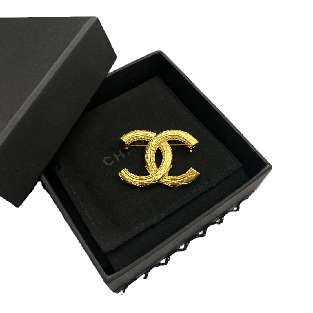 Fashion Brooch Accessories Brand High-end Temperament Pin Letter Designer Brooch