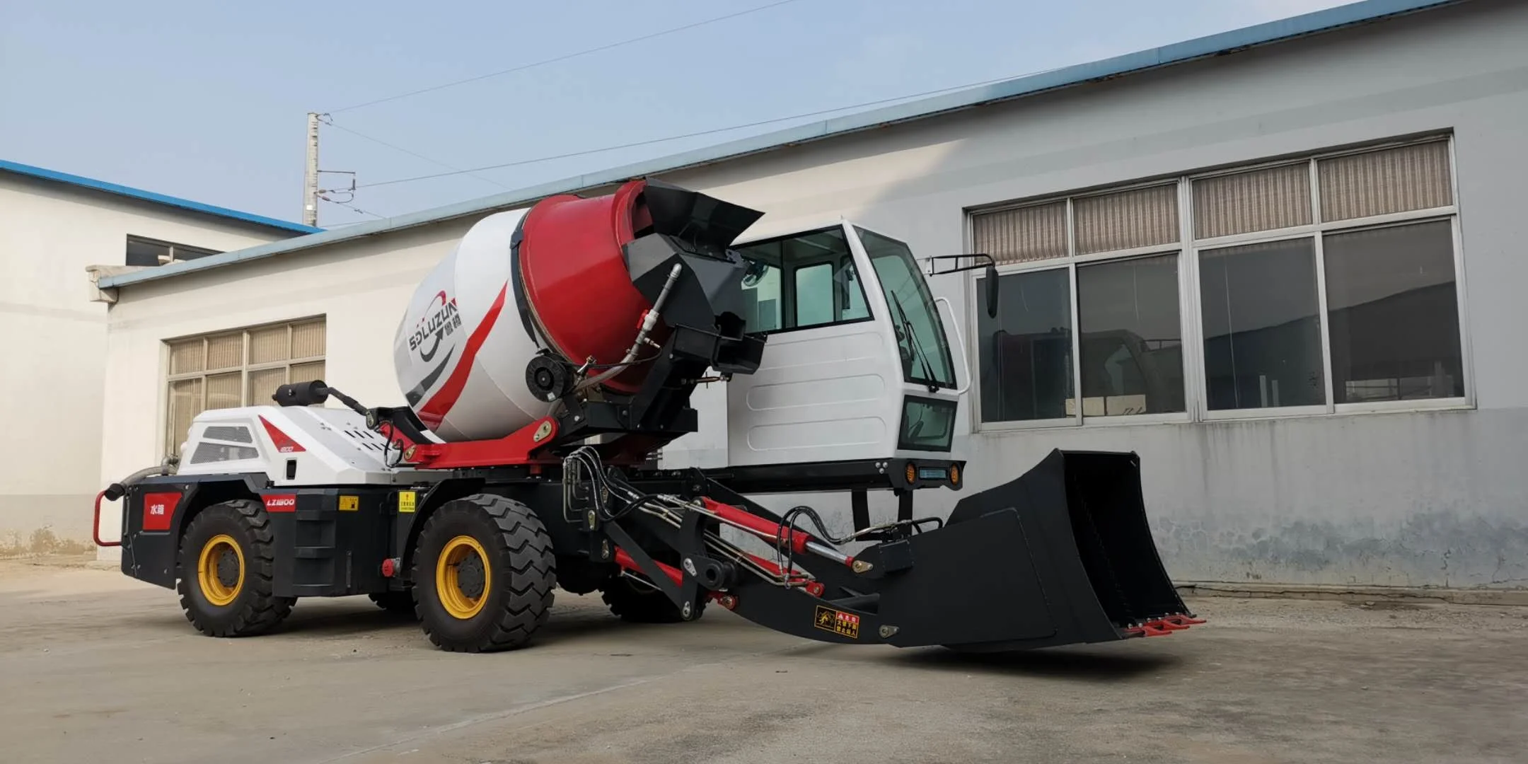 luzun original factory new design small mobile 1.8M3 1.6M3 self loading concrete mixer truck for pavement