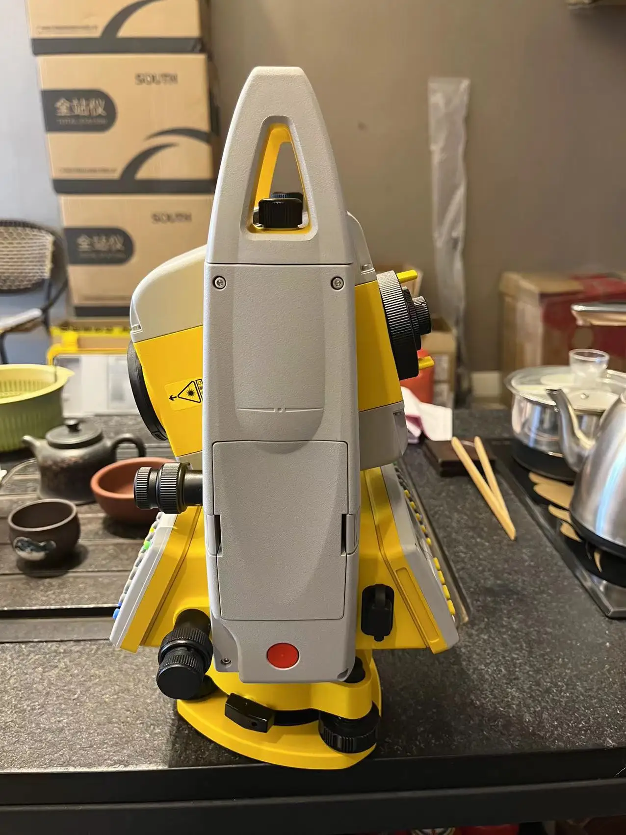 South NTS-332R10 total station for land surveying non-prism 1000m and accuracy 2'