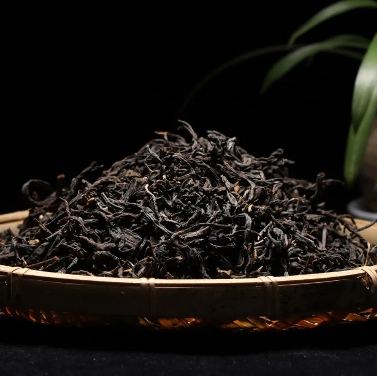 Hot selling Organic Chinese Yunnan black tea in small medium leaf dried tea