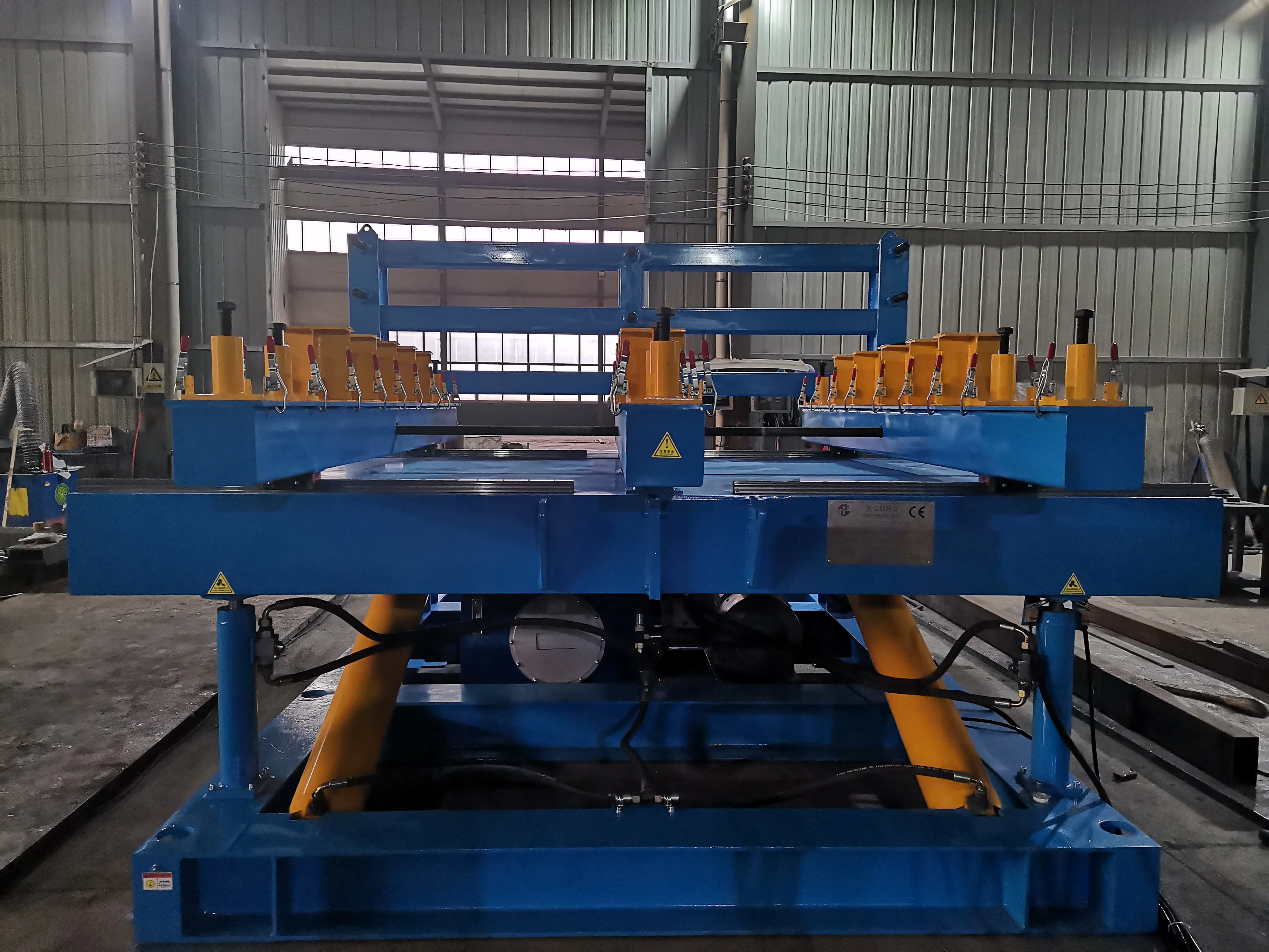 Hydraulic core assembly and turning table