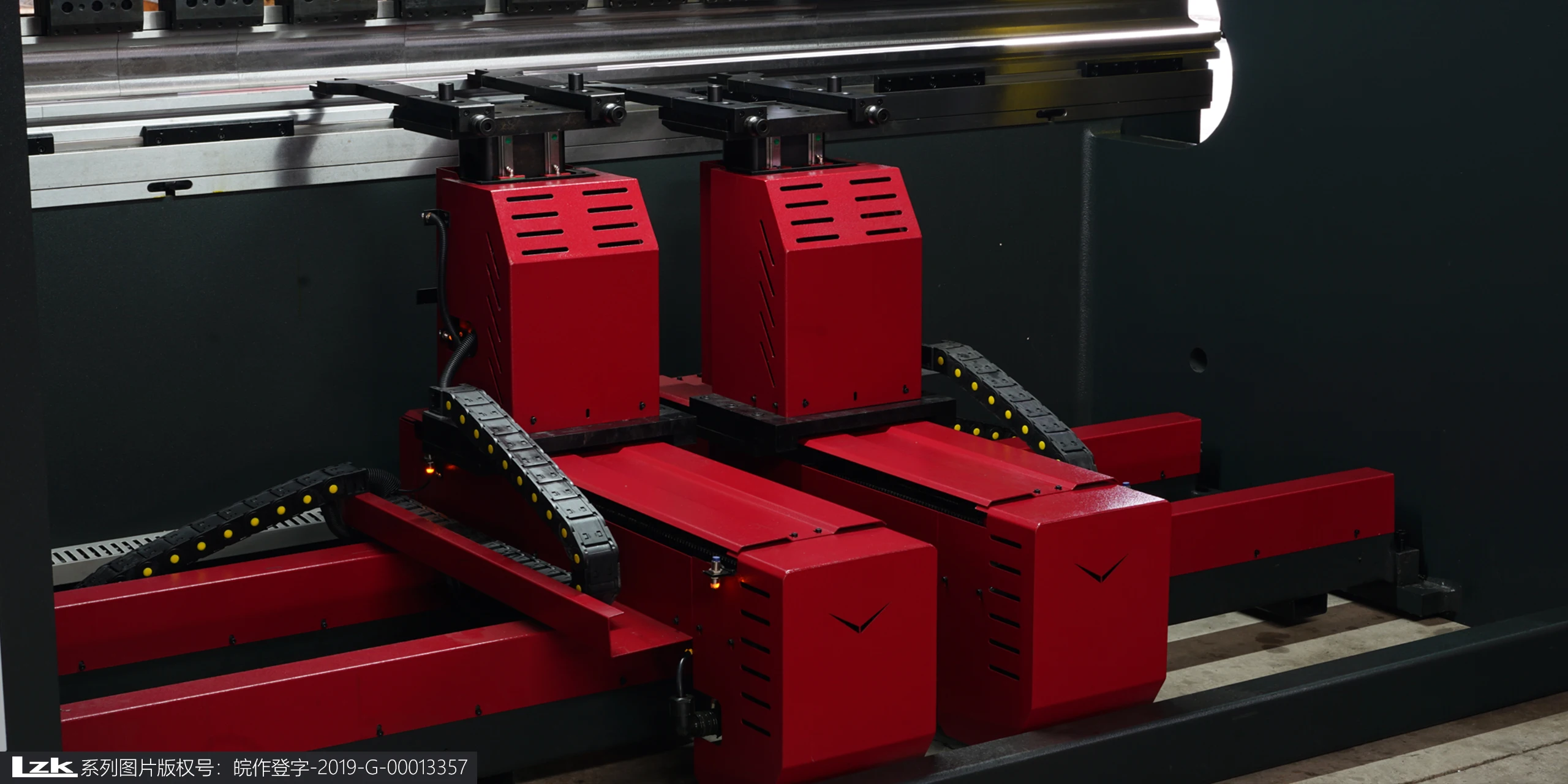 Precise Bending Angle DELEM DA66T DA69T Controller  110T3200 Hybrid Servo Press Brake 6+1Axis