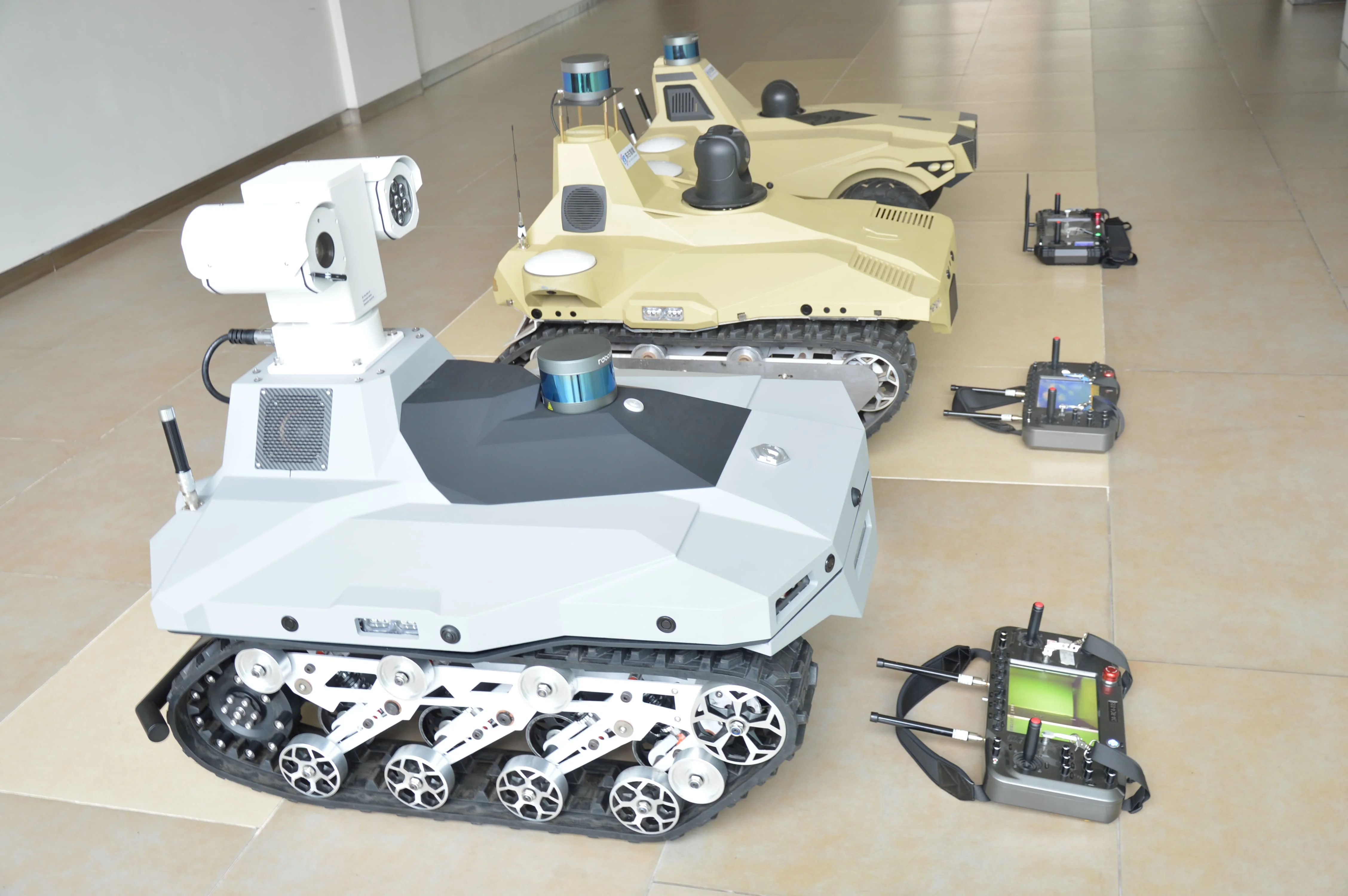 shanghai DG High suitability 24h working robot AI system tracking activities record recognized faces security inspection robot