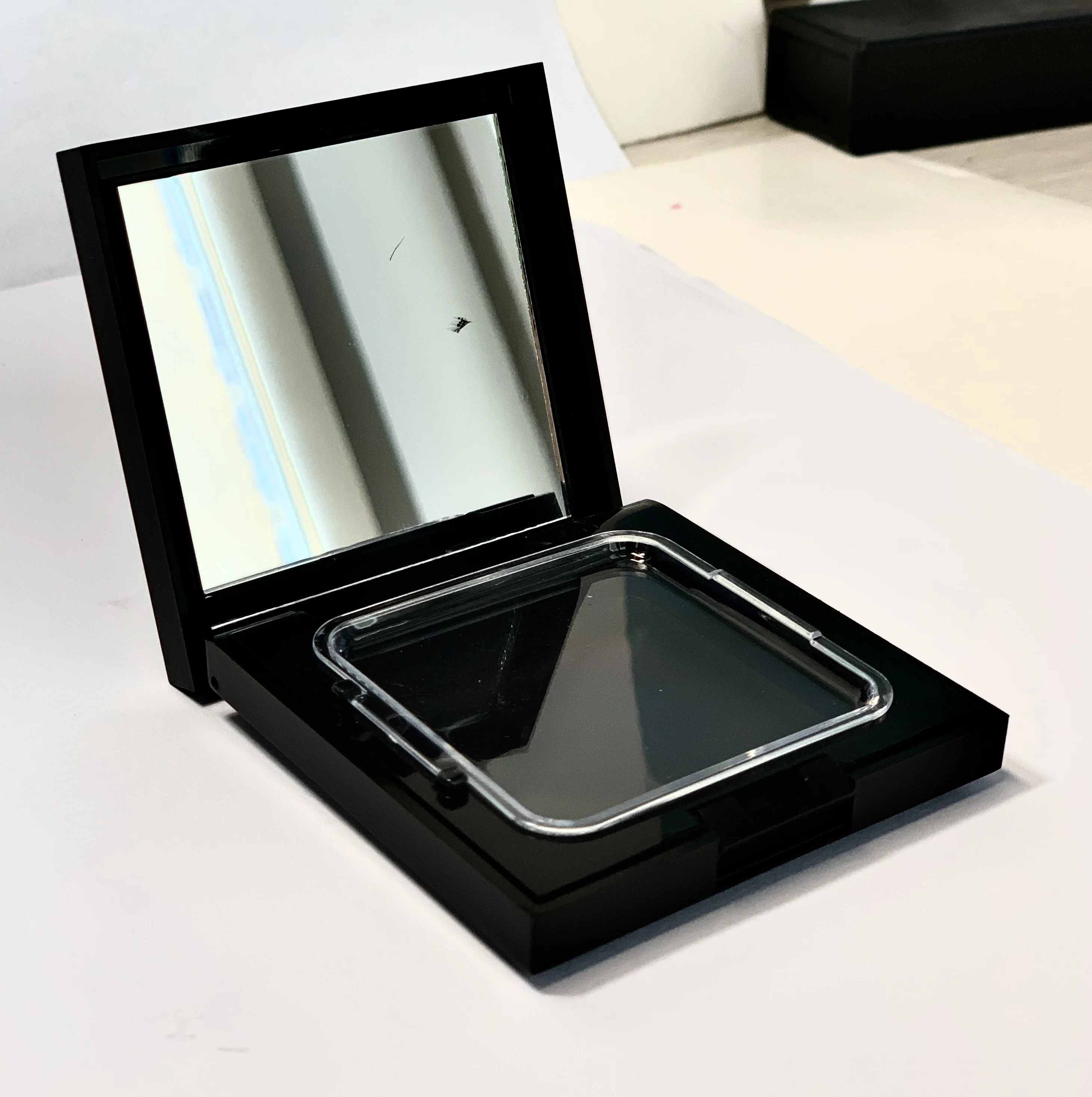 Высококачественный черный пустой квадратный компактный чехол для основы