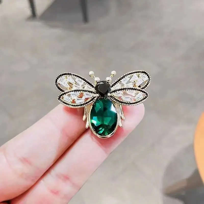 Wholesale Green Rhinestone Bee Brooch Cheap Price Women Fashion Jewelry Brooches
