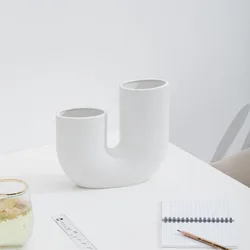 Dropshipping Luxury Nordic Home Decor Porcelain Stripe Letter U Vase White Ceramic Vase for Wedding Modern