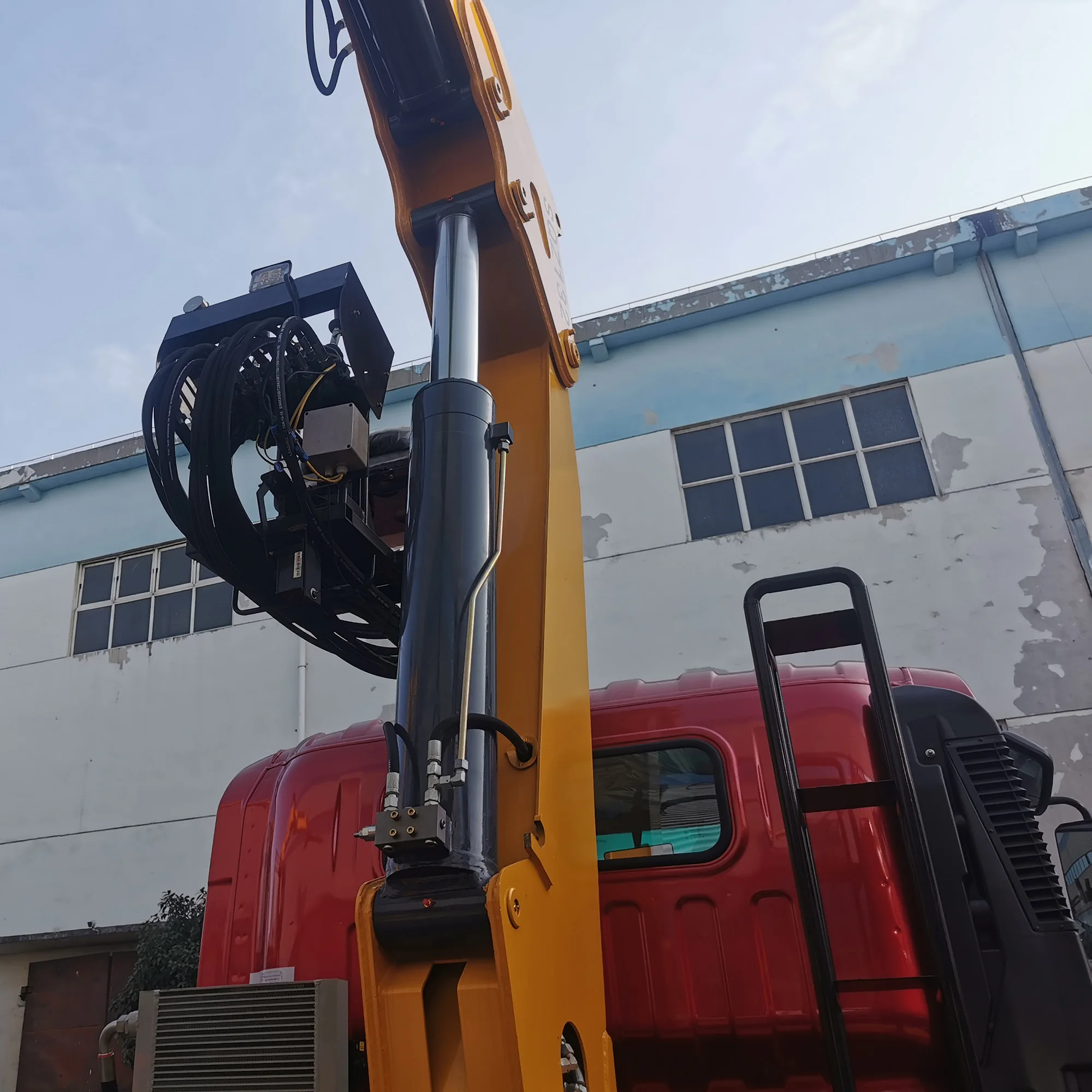 Hot Sales 6.3ton Mini Truck Mounted Crane Tractor Mounted Crane With Wooden Grab