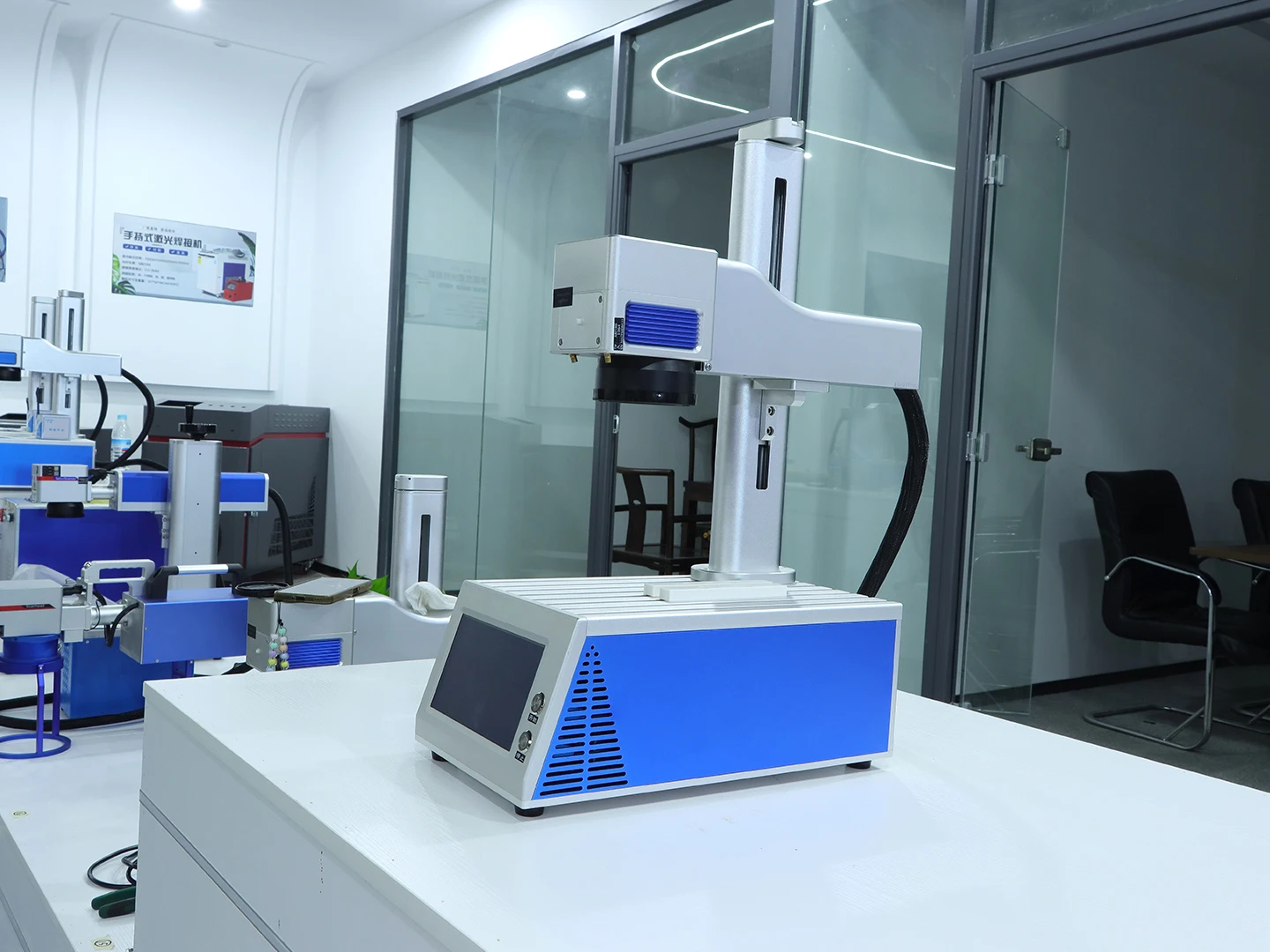 Portable 20W/30W/50W Mini Fiber Laser Marking Machine For Pipes New Condition Raycus Laser Source Ai Graphic Format Supported