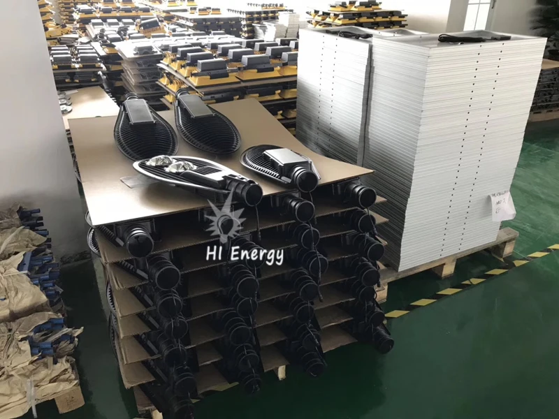 Solar powered cob led street light outdoor 50W 100W 150W 200W 300W with Remote Controller