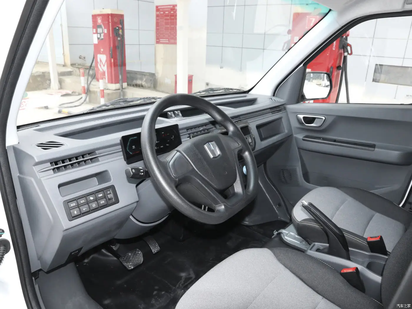 Chinese electric vehicle EV electric van cargo van long range