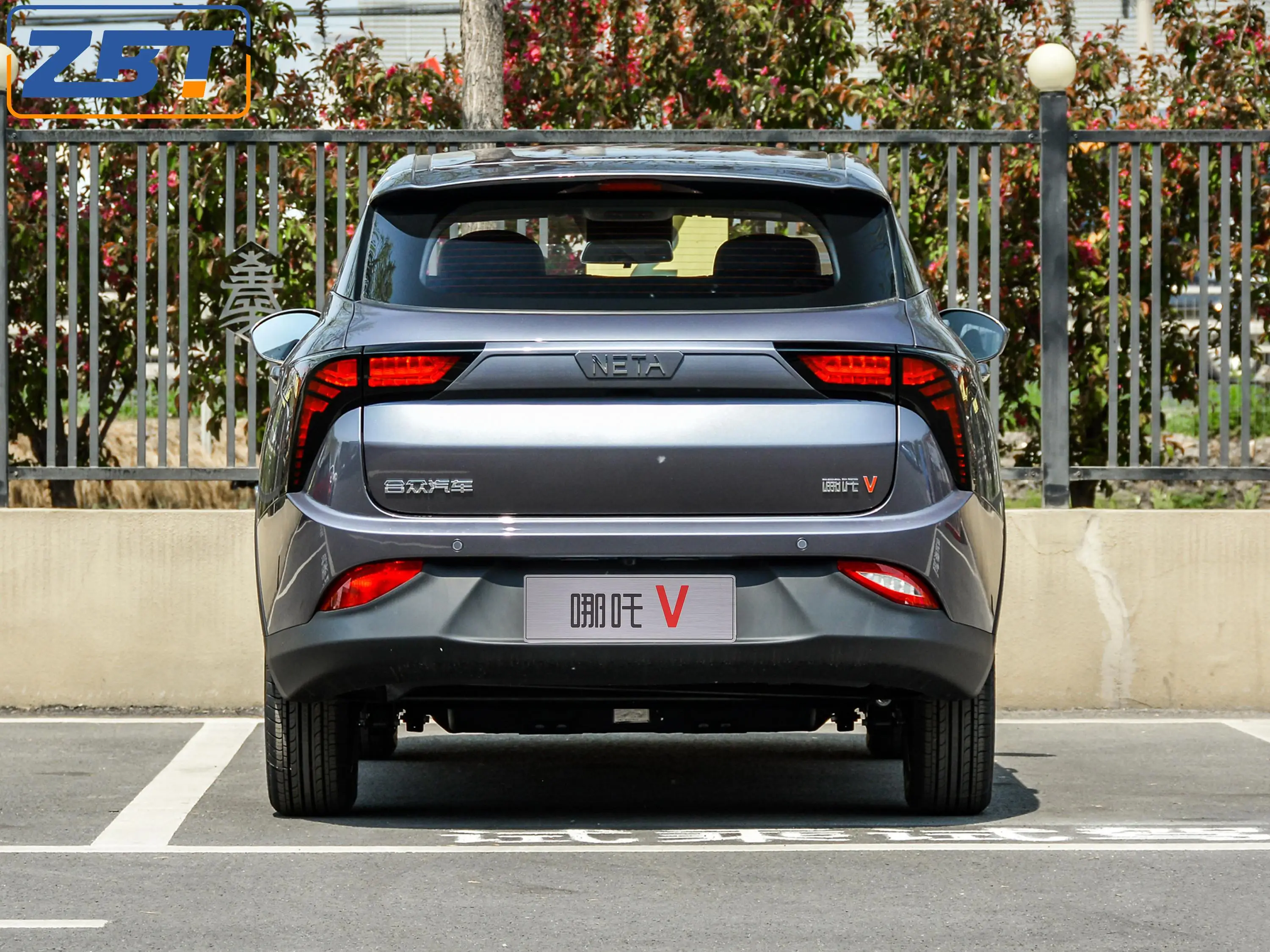 Китайский зеленый Электрический лимузин evs Средний Neta v pro 301 км пассажирский автомобиль
