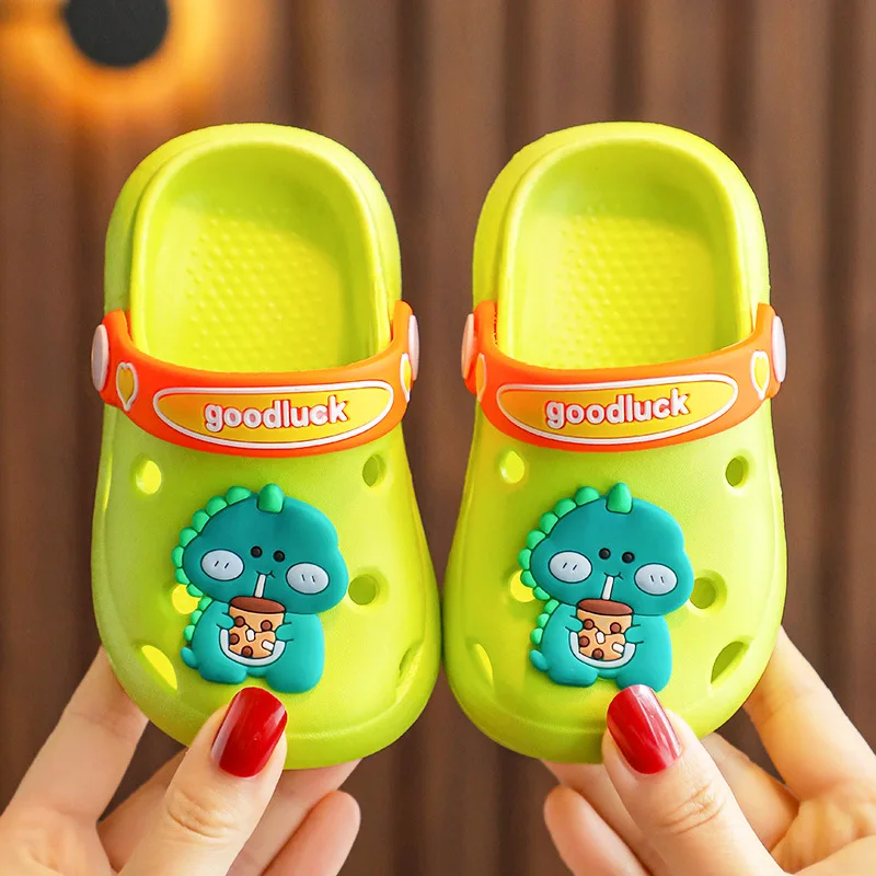 
2021 summer new arrival clog shoes boy girl cute cartoon kids beach slipper strawberry clog for kids 