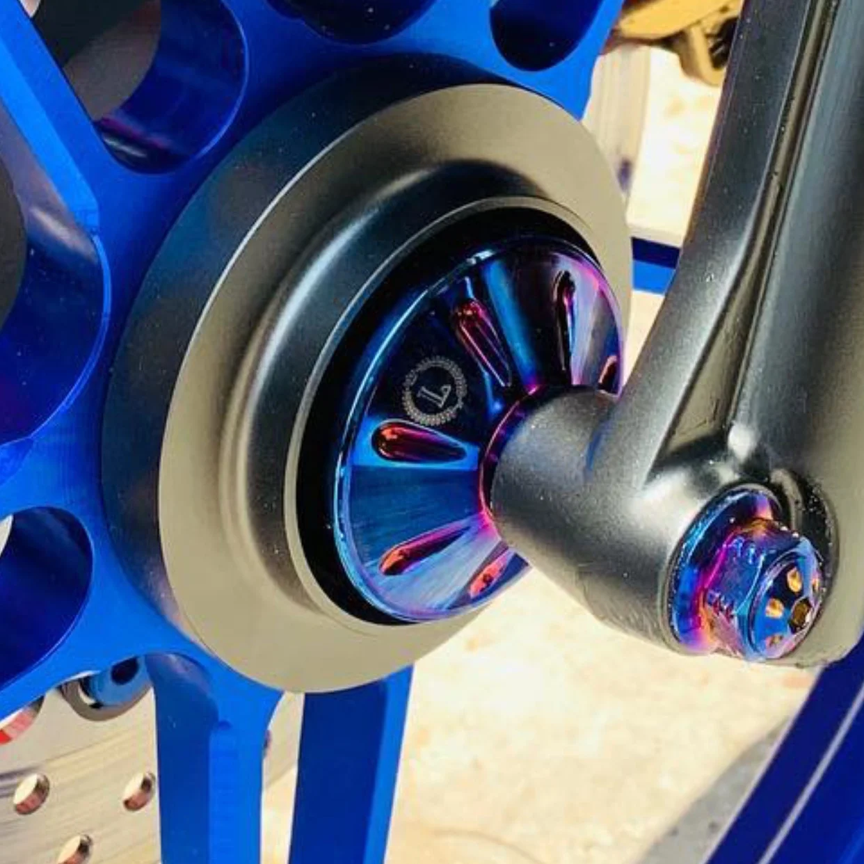 New motorcycle refitting accessories y15zr titanium technology hub cover gorgeous aluminum alloy motorcycle hub cover