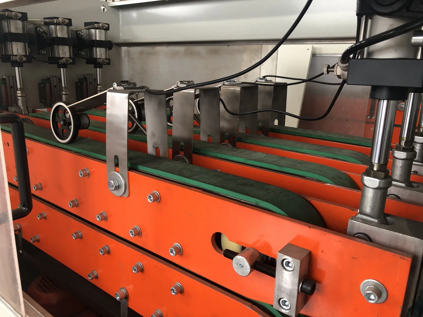 
4 outlet belt haul off pulling machine pipe haul off machine tractor 