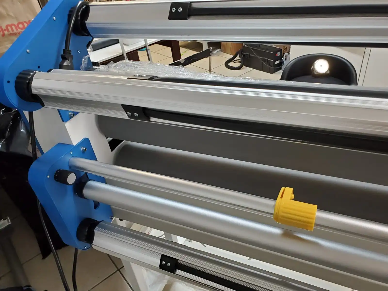 Laminating width less than 1580mm automatic hot cold laminator laminating machine for advertising company use