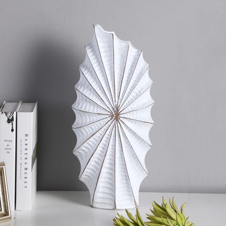 Creative Design Relief Surface Art Decoration Vintage Resin Flower Vase for Wedding Decor