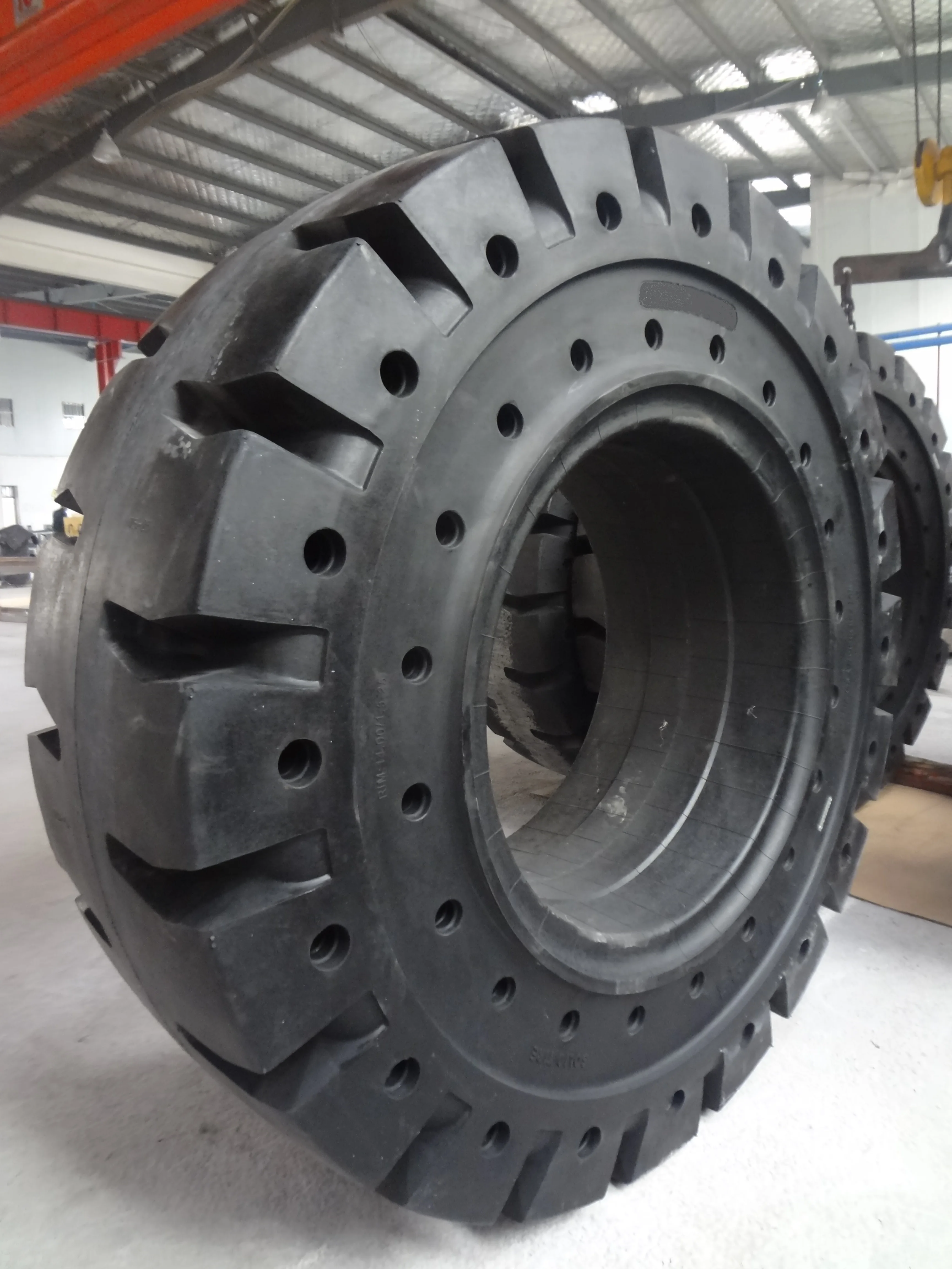 Off the road solid tire 17.5x25, 20.5x25, 23.5x25 solid loader tire