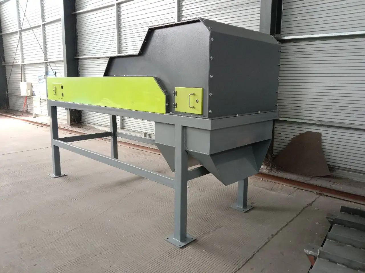 High performance waste management machinery mineral processing equipments remove iron automatic magnetic separator machine price