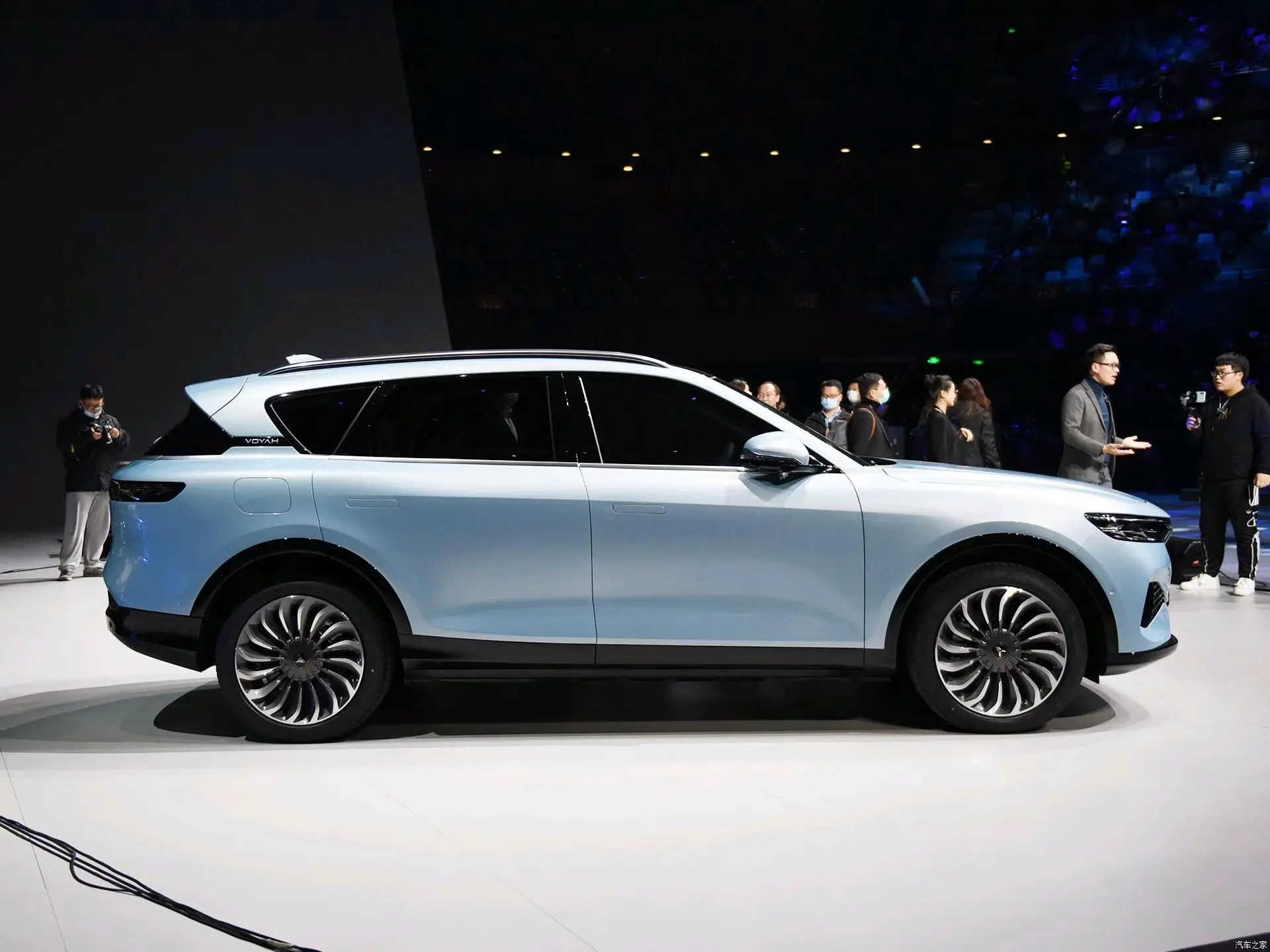 2021/2022 высокая скорость 4WD и 2WD RHD Voyah бесплатно по хорошей цене электрический внедорожник гибридный автомобиль 200