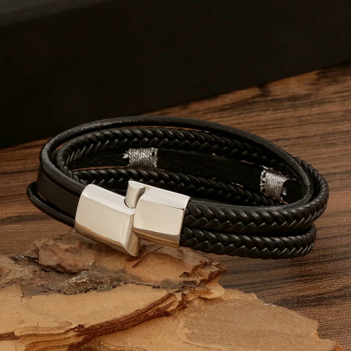 Vintage Punk Leather Hand Bracelet Lizard Anime Charm Bracelet With Stainless Steel Magnet Clasp Braided Leather Bracelet