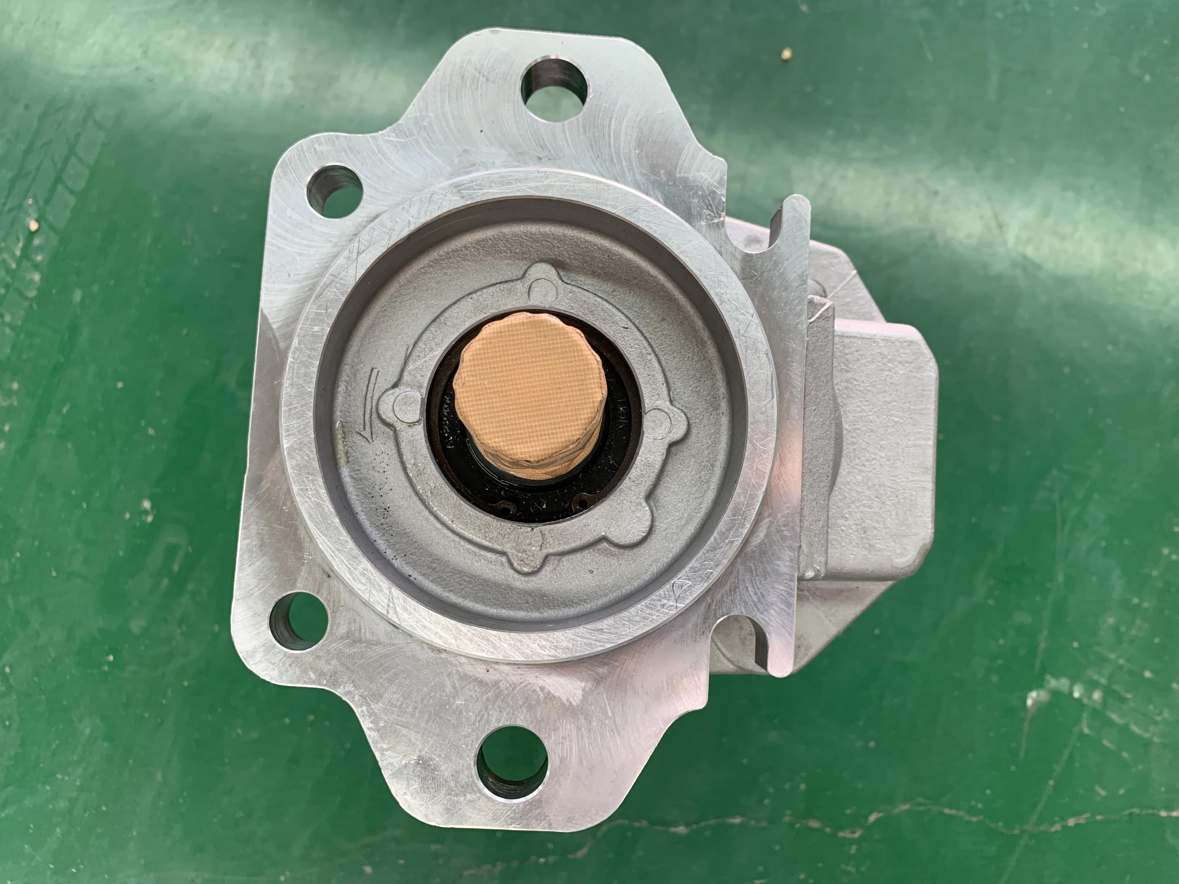 44083-61860 hydraulic pump