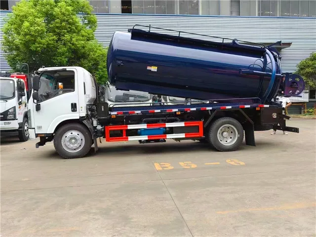 Liquid Waste Transport Vacuum Sewage Suction Truck