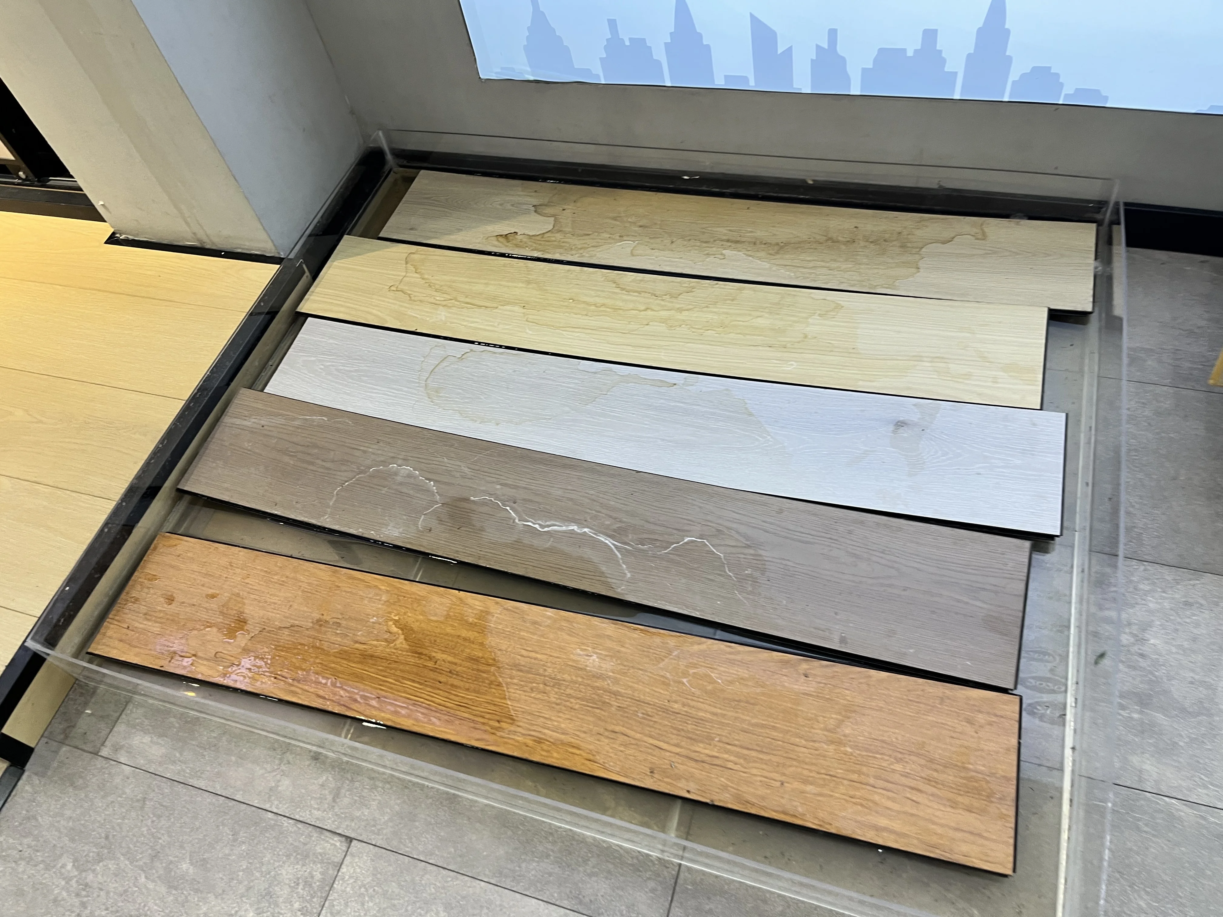 Black Core Waterproof Laminate Flooring Eco-Friendly ENF Grade 72h Thickness Swelling 5% Bathroom Waterproof Laminate Flooring