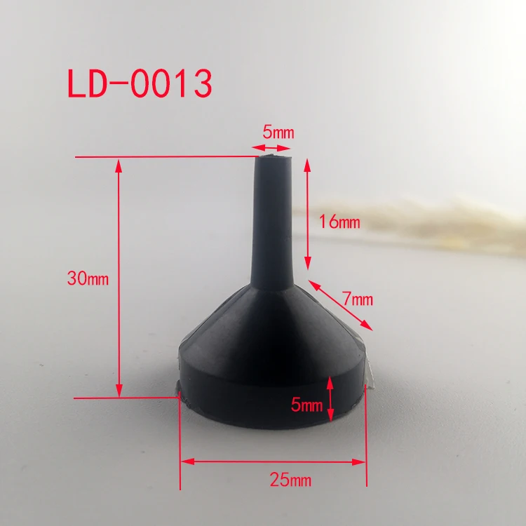 High-quality plastic mini household triangular oil funnel narrow mouth mini thickened kitchen experimental funnel