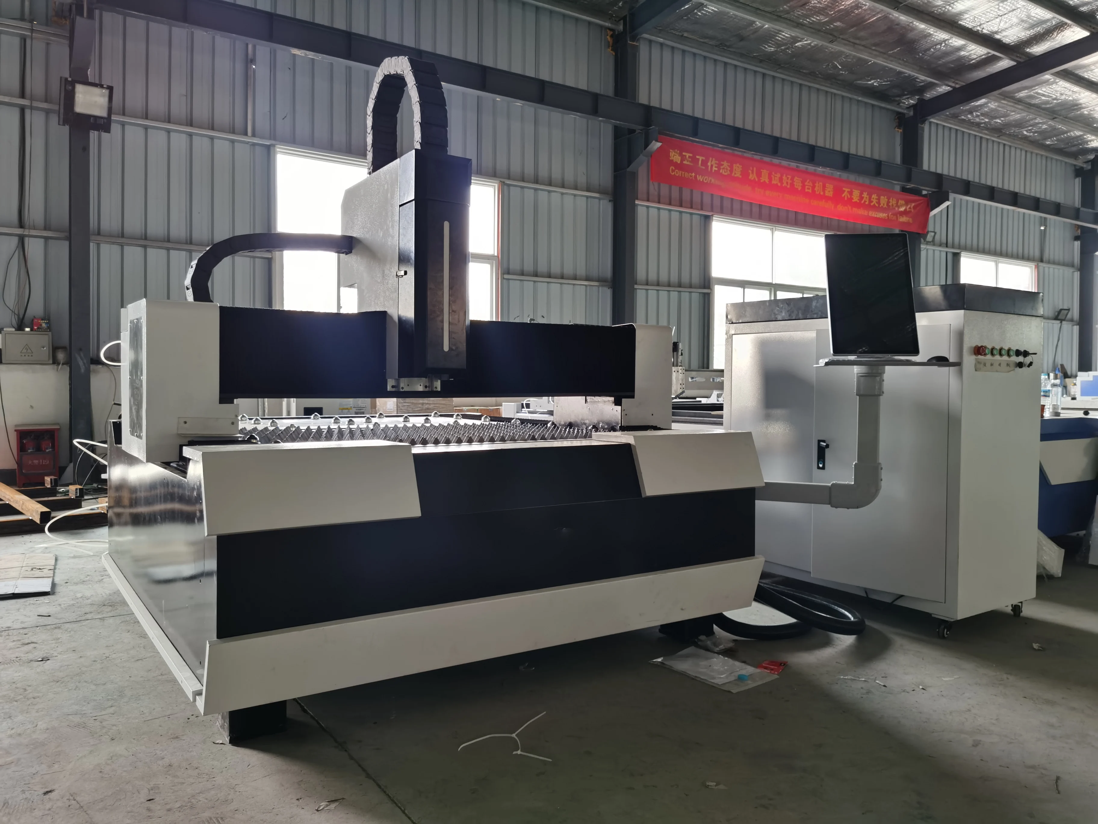 Industrial Popular Laser Engraving Cutting Router for Sheet Stainless Steel Plate 1.5KW 2.5KW 3KW Fiber Laser Cutting Machine