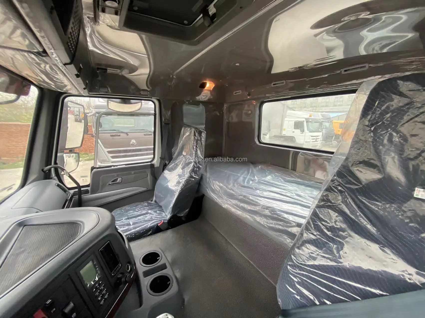 All wheel driving Sinotruk Howo 6x6 400hp 25 ton fence cargo truck stake truck for sale